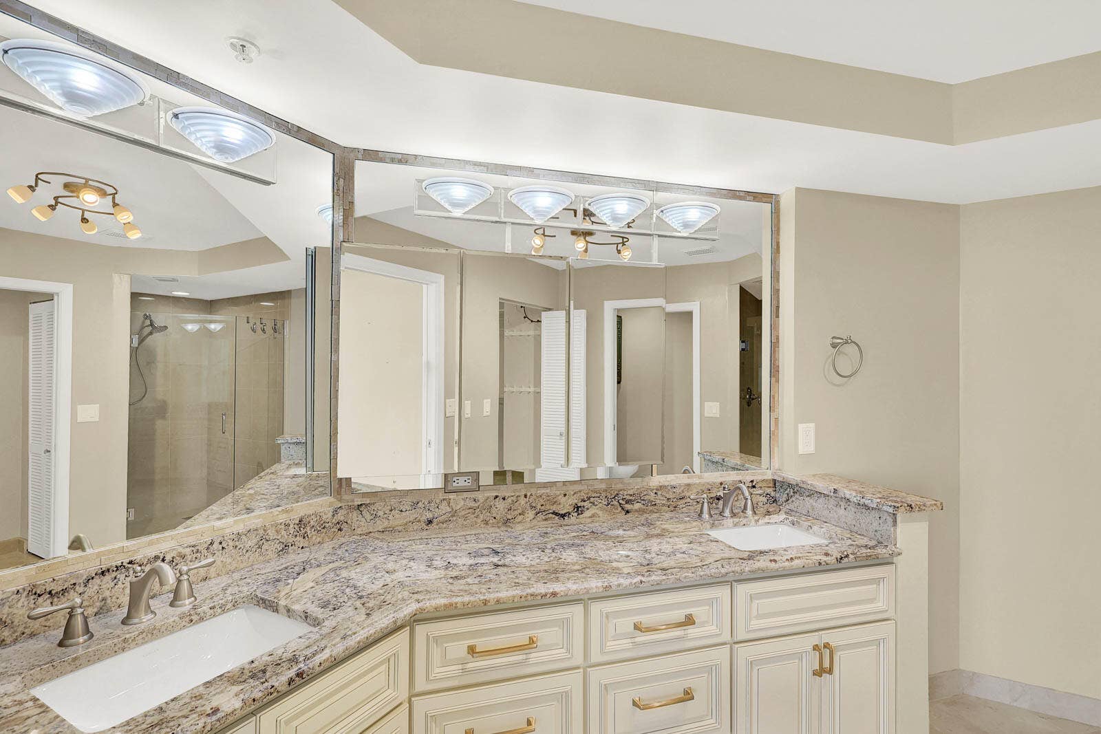 8600 S OCEAN Drive, #1105, Jensen Beach, FL 34957 1105_Regency-22