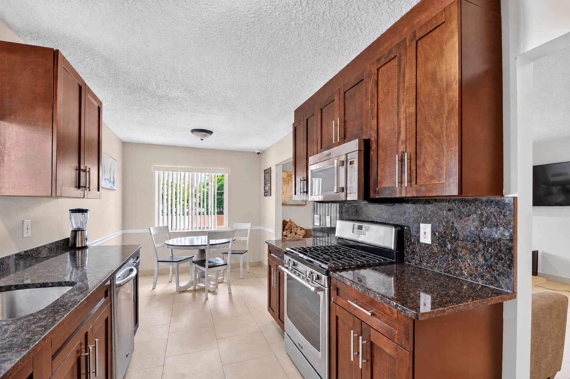 5015 N FLAGLER Drive, West Palm Beach, FL 33407 16-web-or-mls-DSC_1388