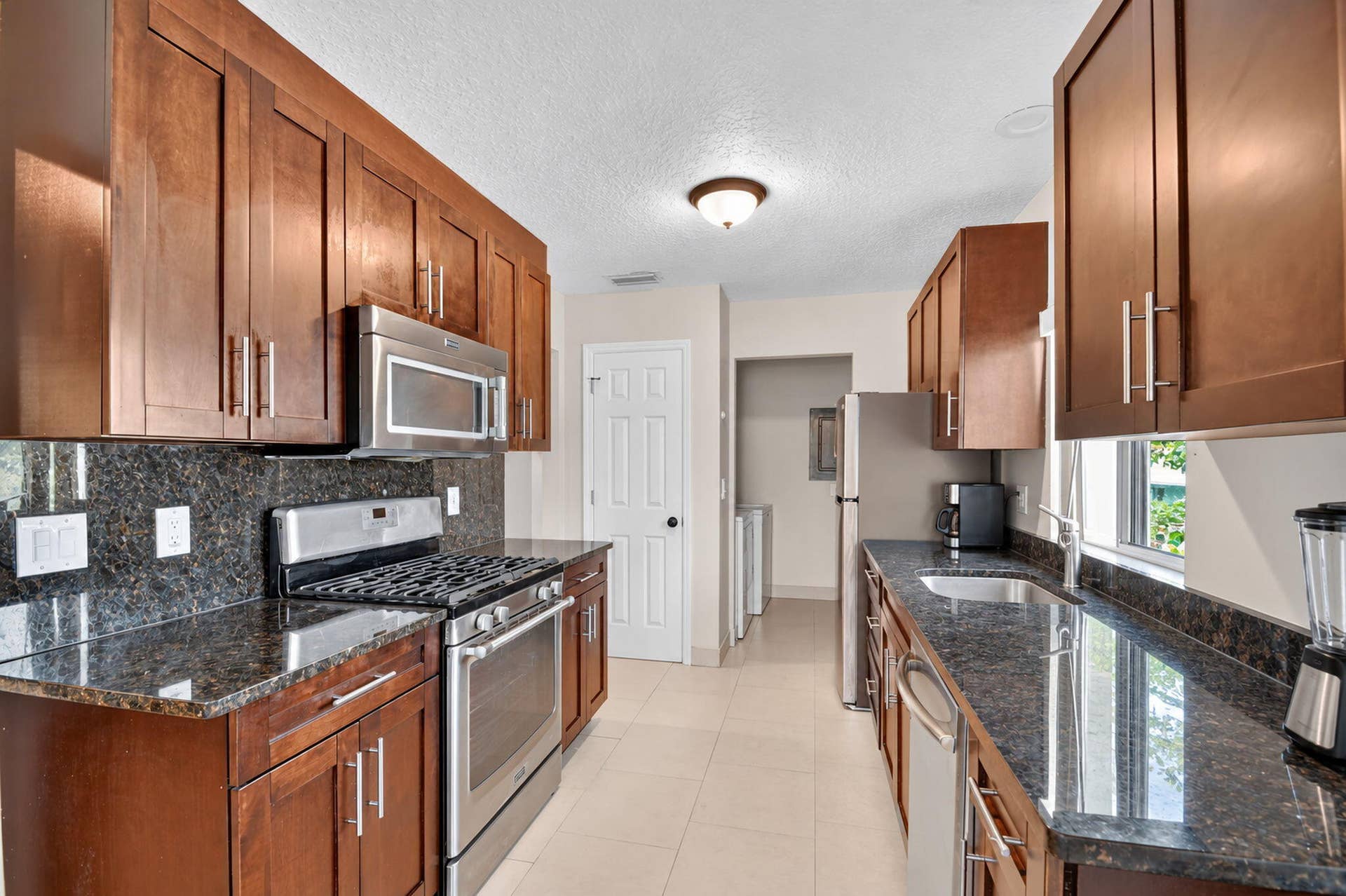 5015 N FLAGLER Drive, West Palm Beach, FL 33407 Upgraded Kitchens