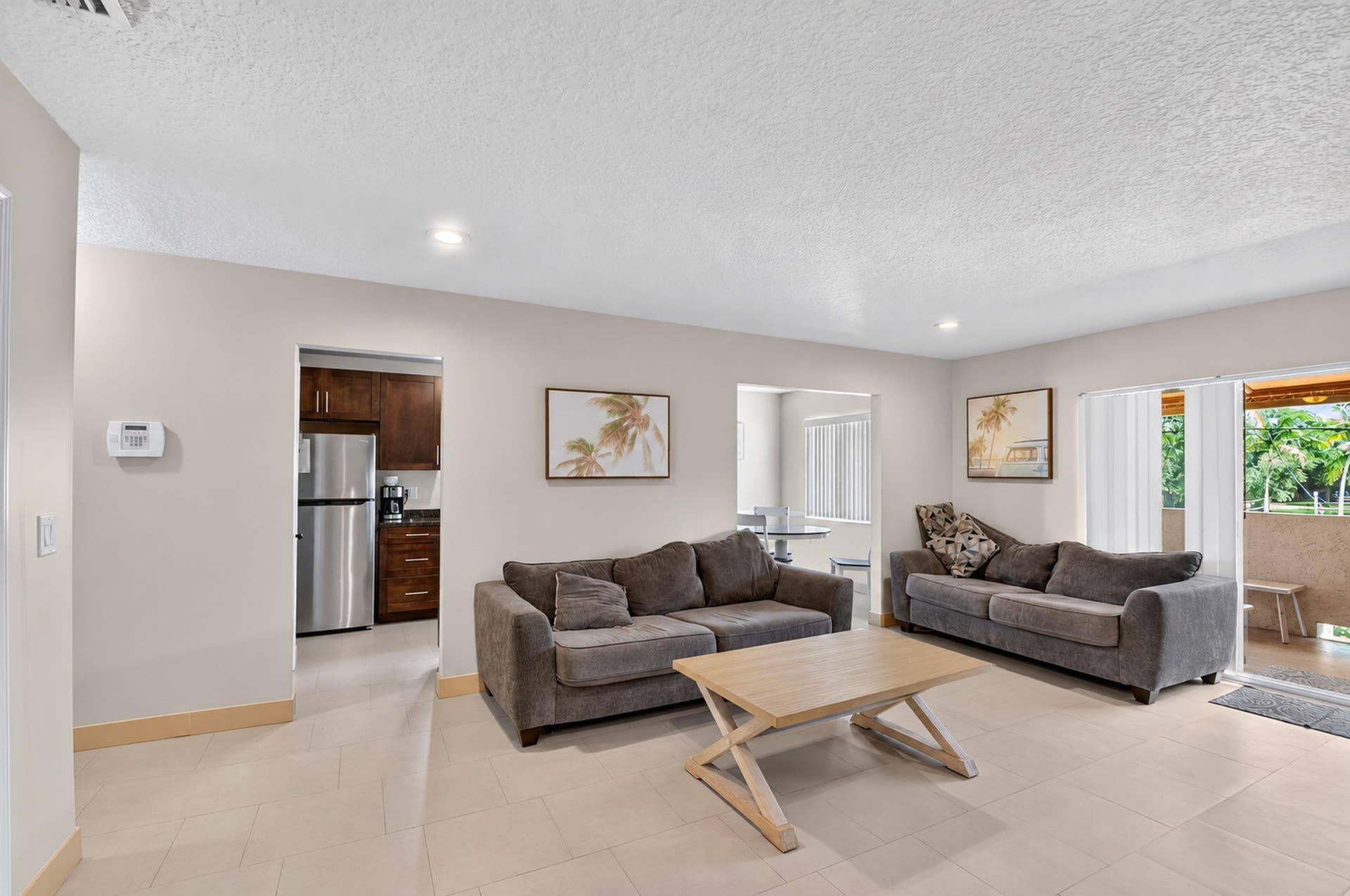 5015 N FLAGLER Drive, West Palm Beach, FL 33407 Living Room