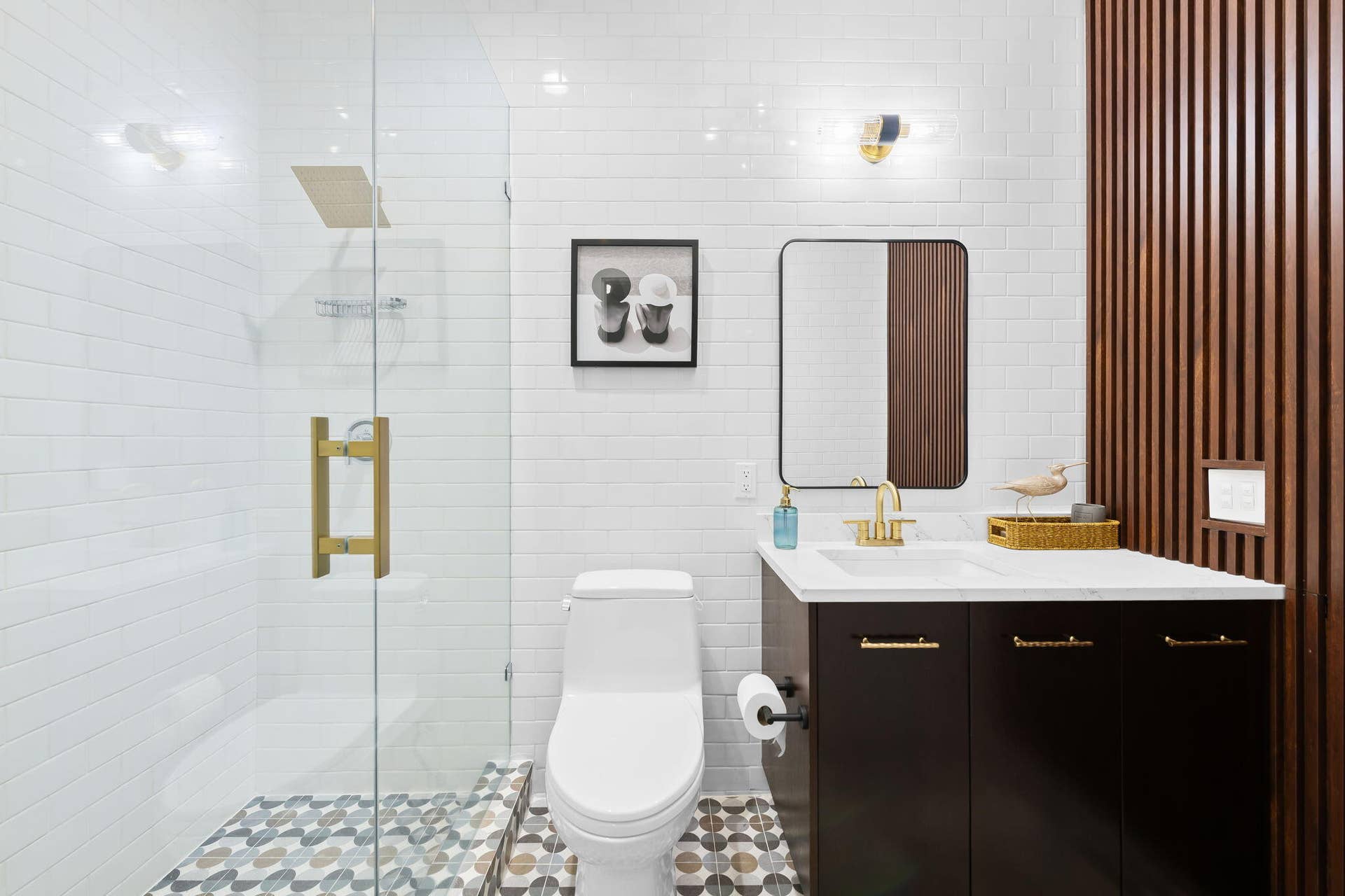 2525 SEA ISLAND Drive, Fort Lauderdale, FL 33301 downstairs full guest bath