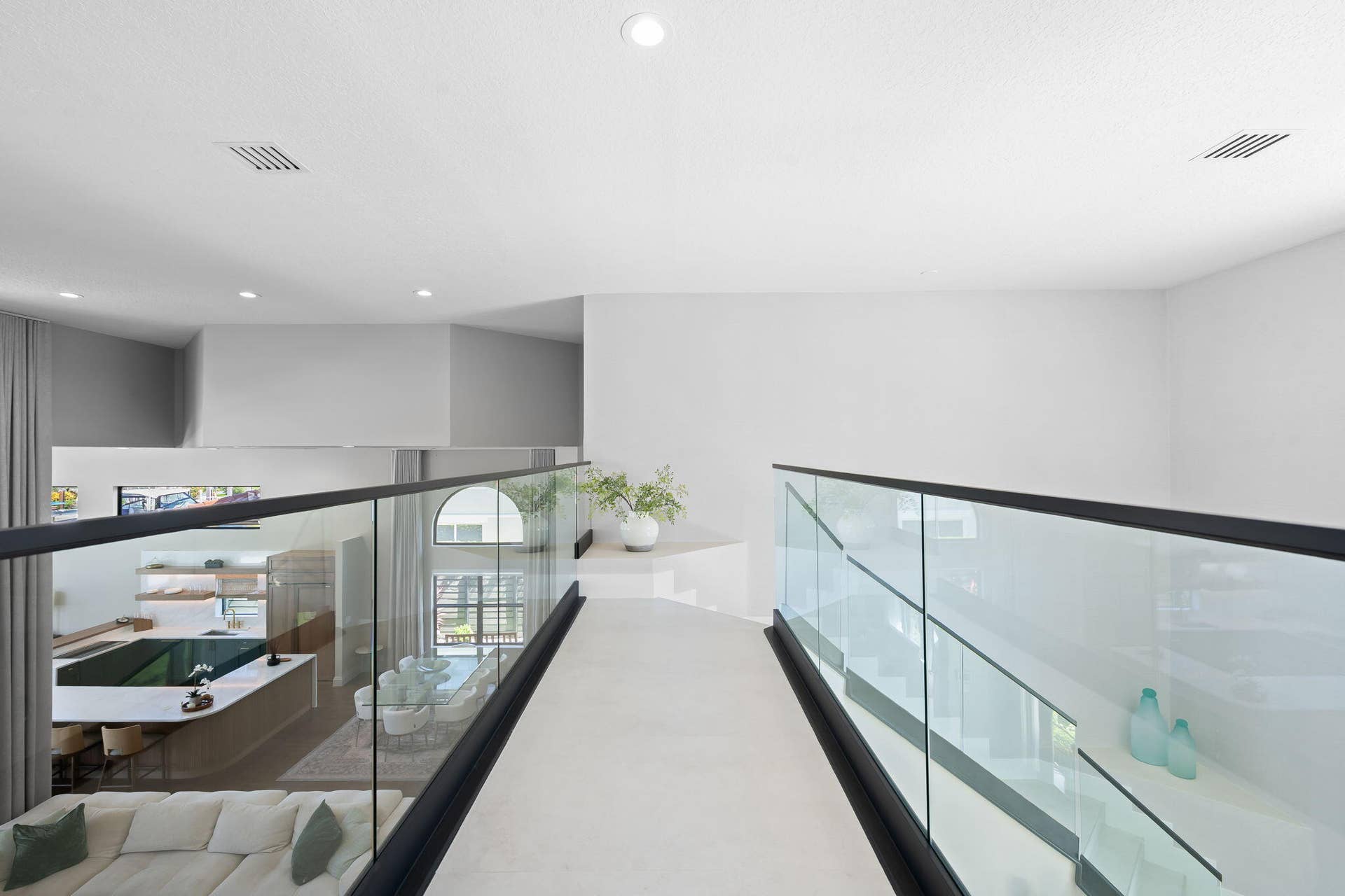 2525 SEA ISLAND Drive, Fort Lauderdale, FL 33301 catwalk