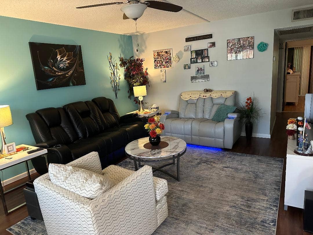 2023 Lyndhurst I, Deerfield Beach, FL 33442 living room