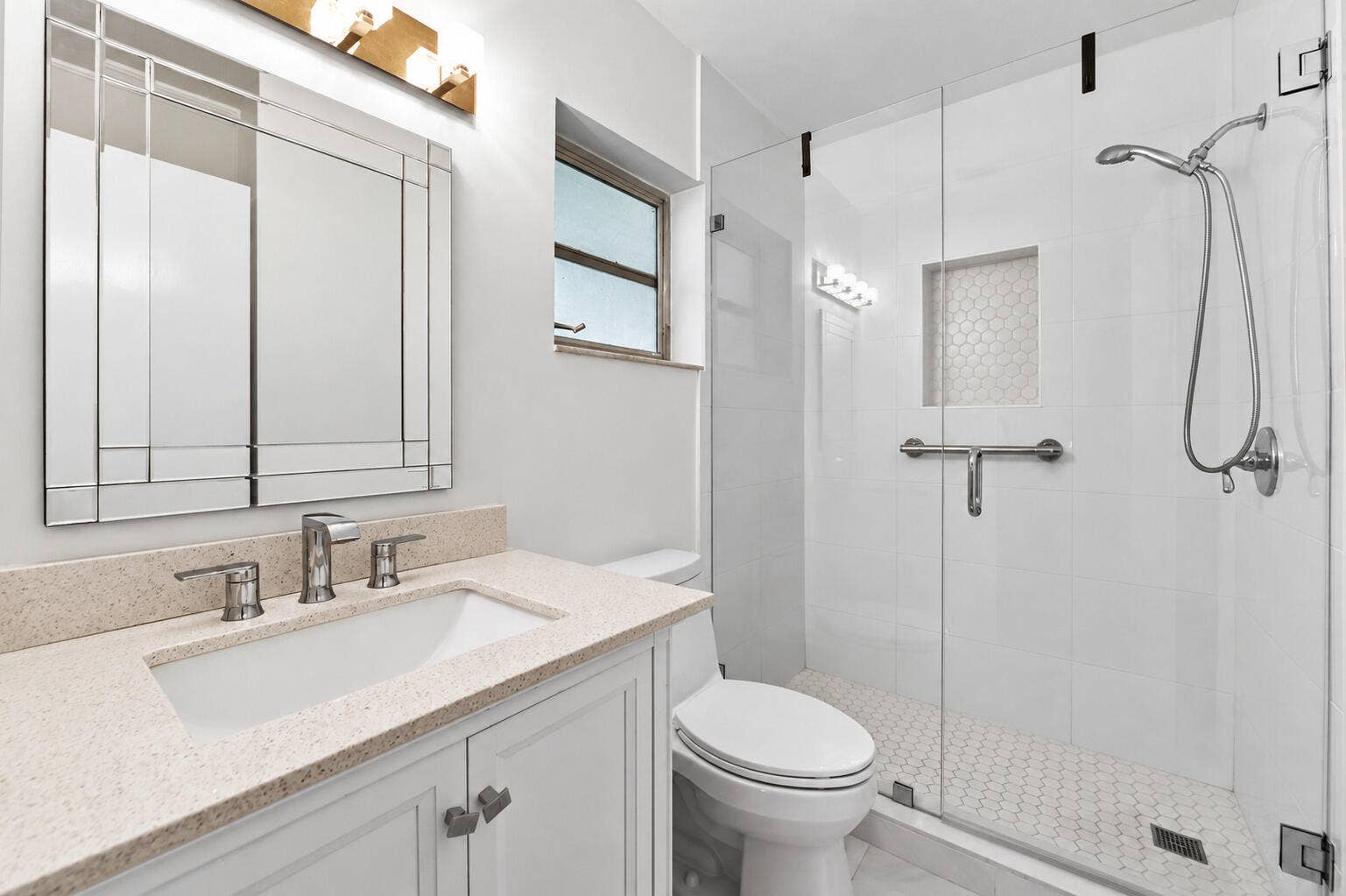 5606 Via Delray Boulevard, #D, Delray Beach, FL 33484 09 - Second Bathroom