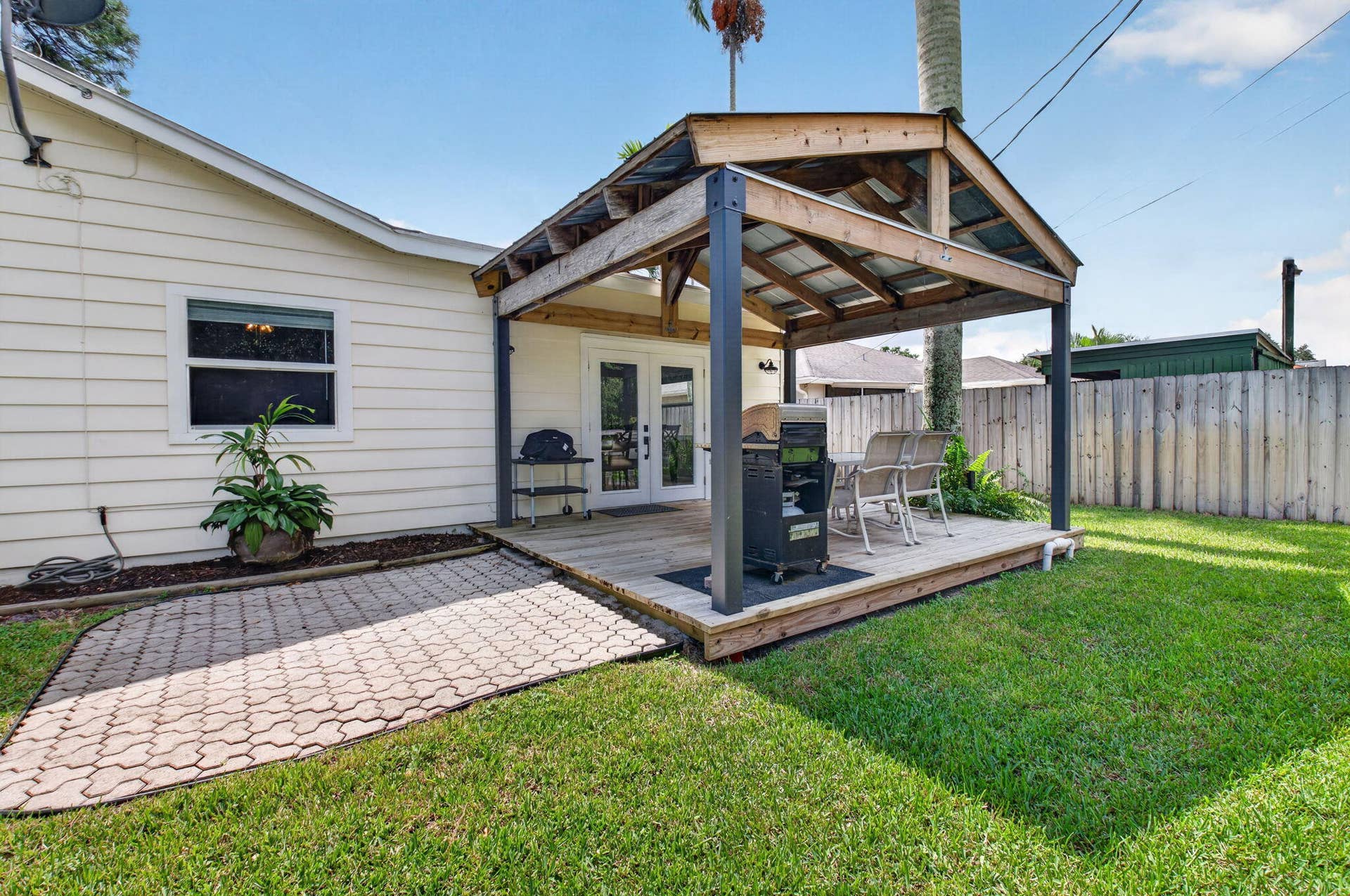 4675 CANAL Drive, Lake Worth, FL 33463 32-web-or-mls-DSC_4004