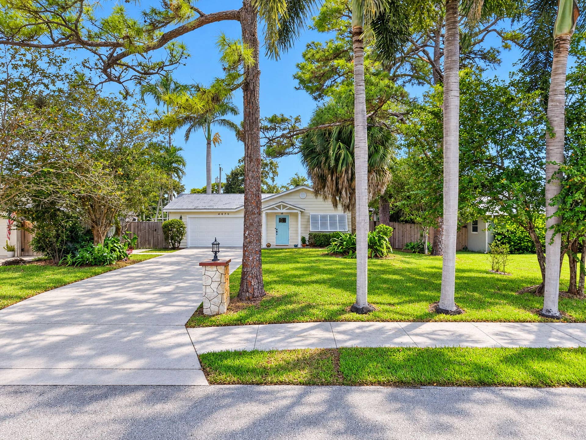 4675 CANAL Drive, Lake Worth, FL 33463 38-web-or-mls-DJI_20261007133135_0396_D