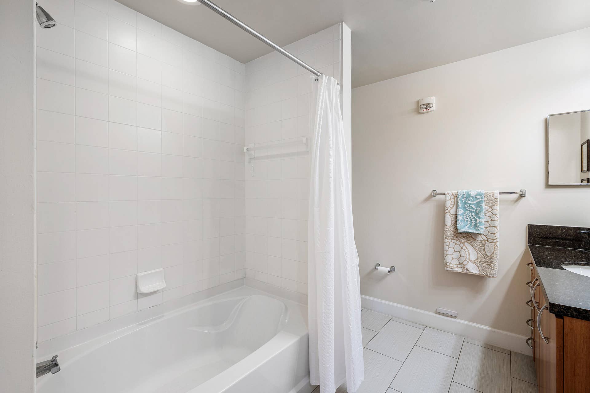 255 NE 3rd Avenue, #2503, Delray Beach, FL 33444 Guest Bathroom