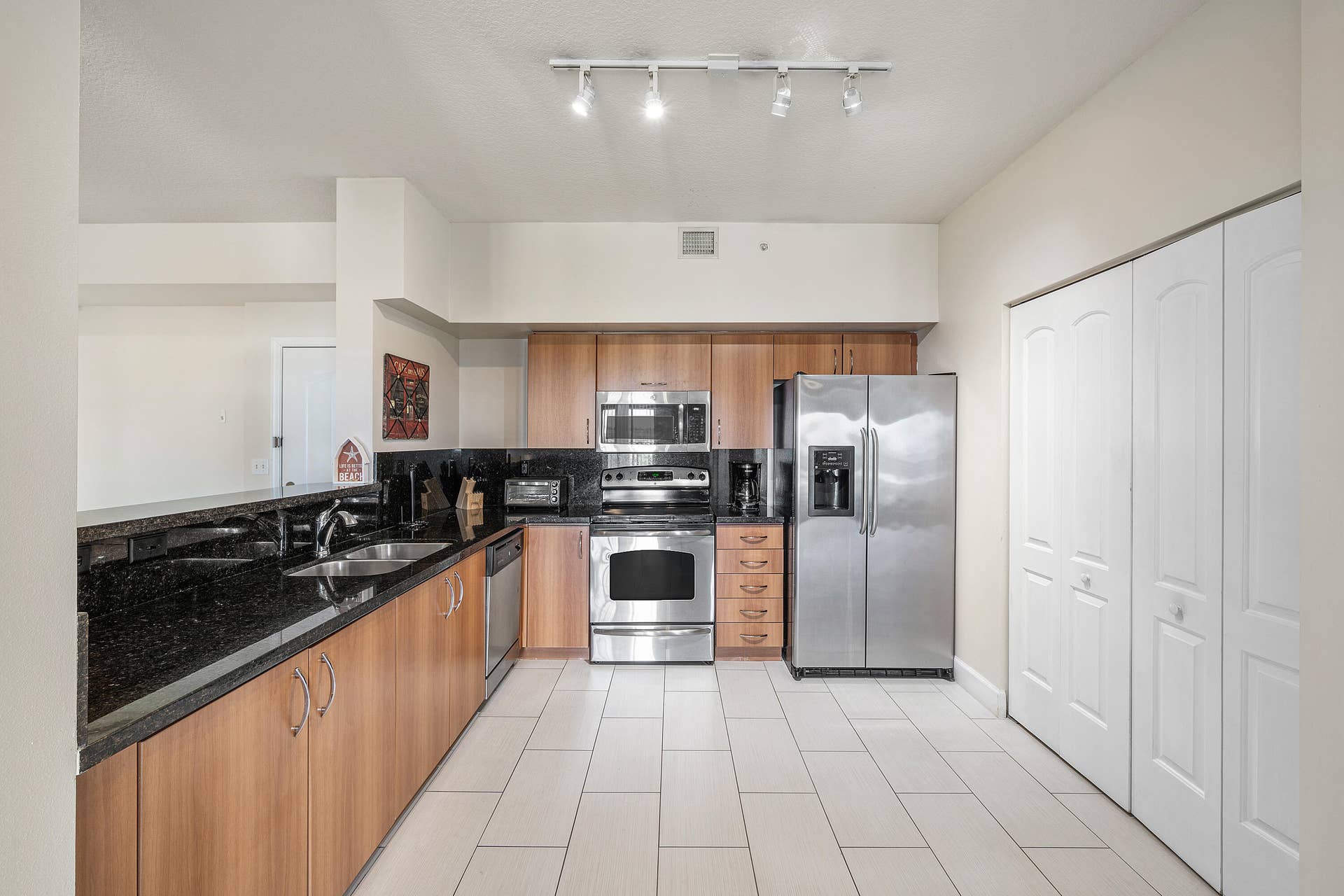 255 NE 3rd Avenue, #2503, Delray Beach, FL 33444 Kitchen