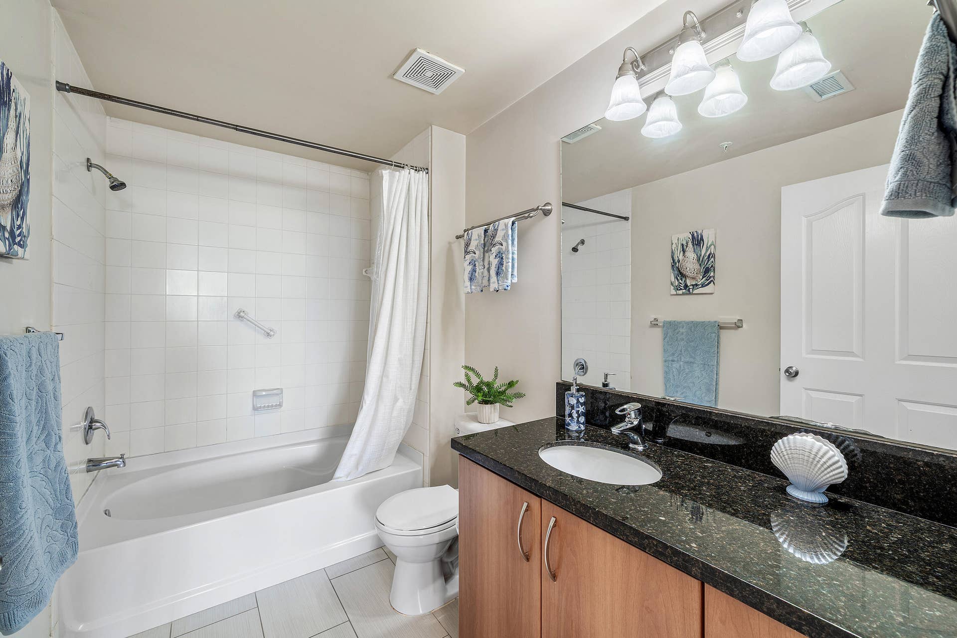 255 NE 3rd Avenue, #2503, Delray Beach, FL 33444 Ensuite Bathroom
