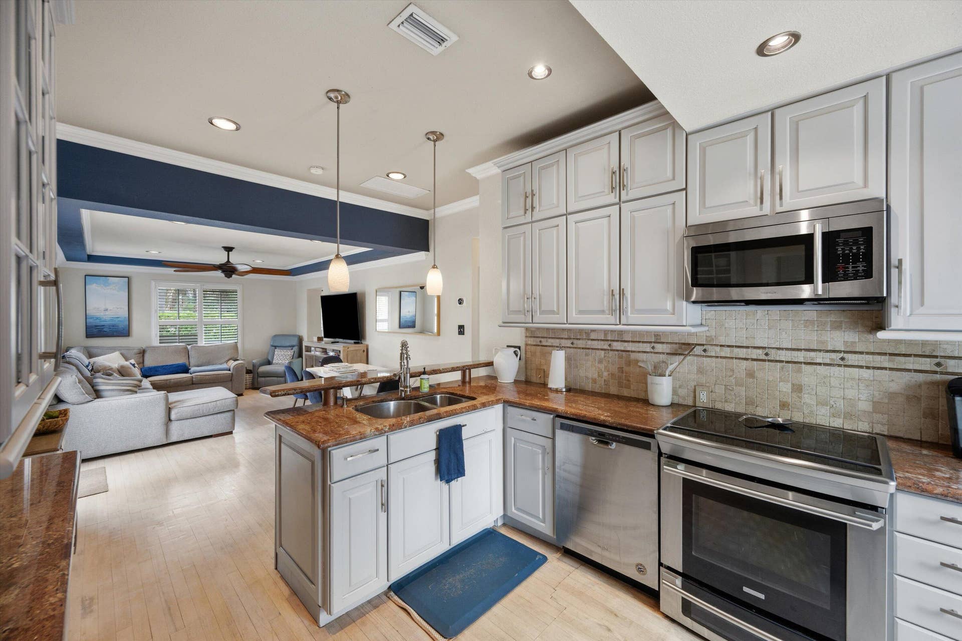 436 38th Street, West Palm Beach, FL 33407 13-DSC_5205