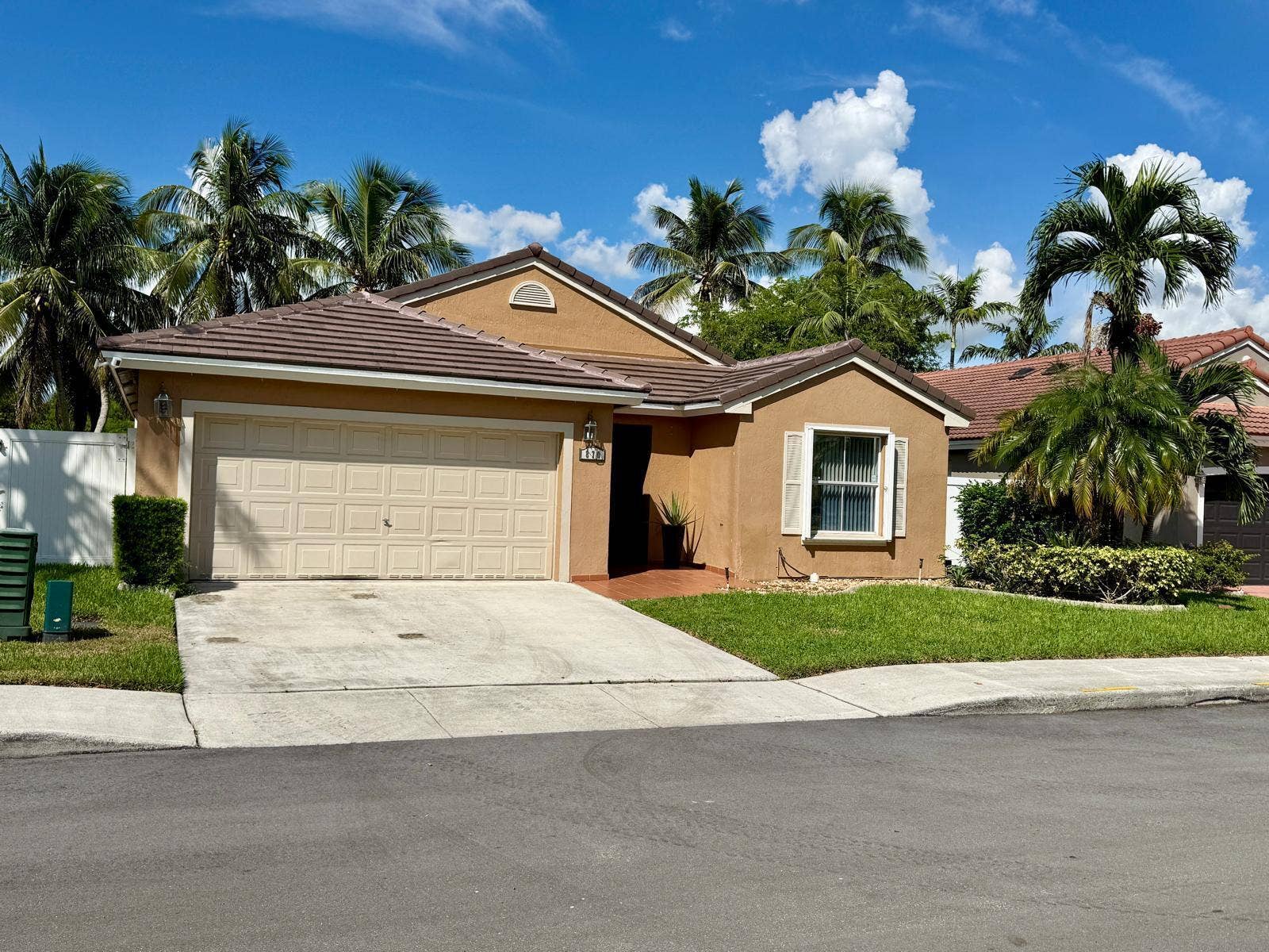 870 NW 166TH Avenue, Pembroke Pines, FL 33028 FRONT