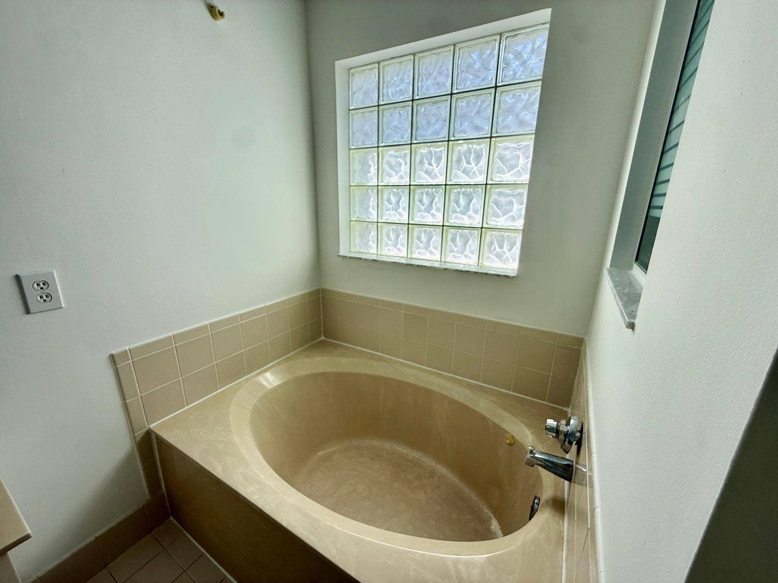 870 NW 166TH Avenue, Pembroke Pines, FL 33028 WhatsApp Image 2026-10-07 at 9.29.51 AM