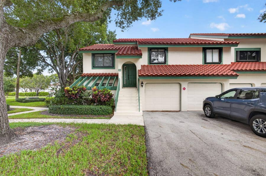 Property photo for 10 Lexington Lane E, #A, Palm Beach Gardens, FL