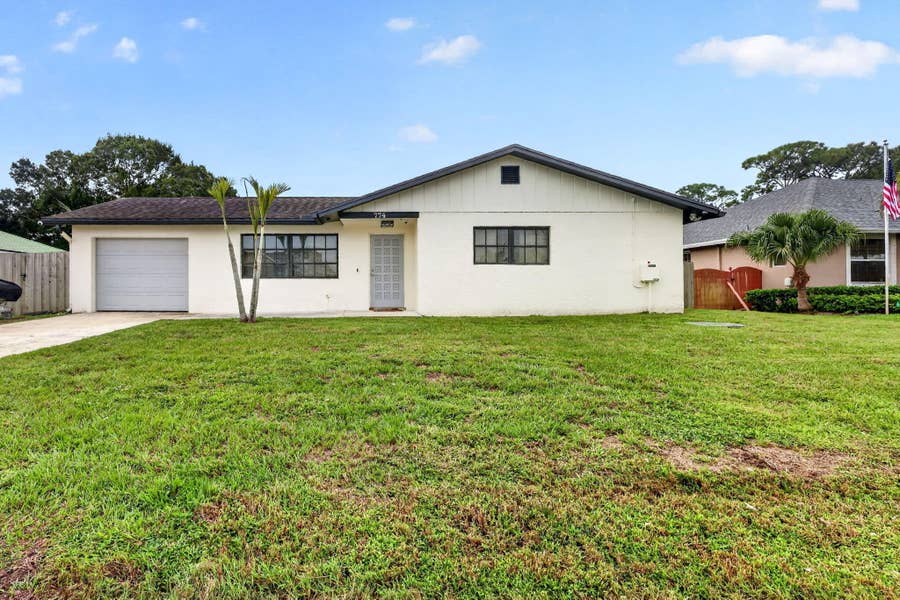 Property photo for 774 SE Elwood Avenue, Port St Lucie, FL