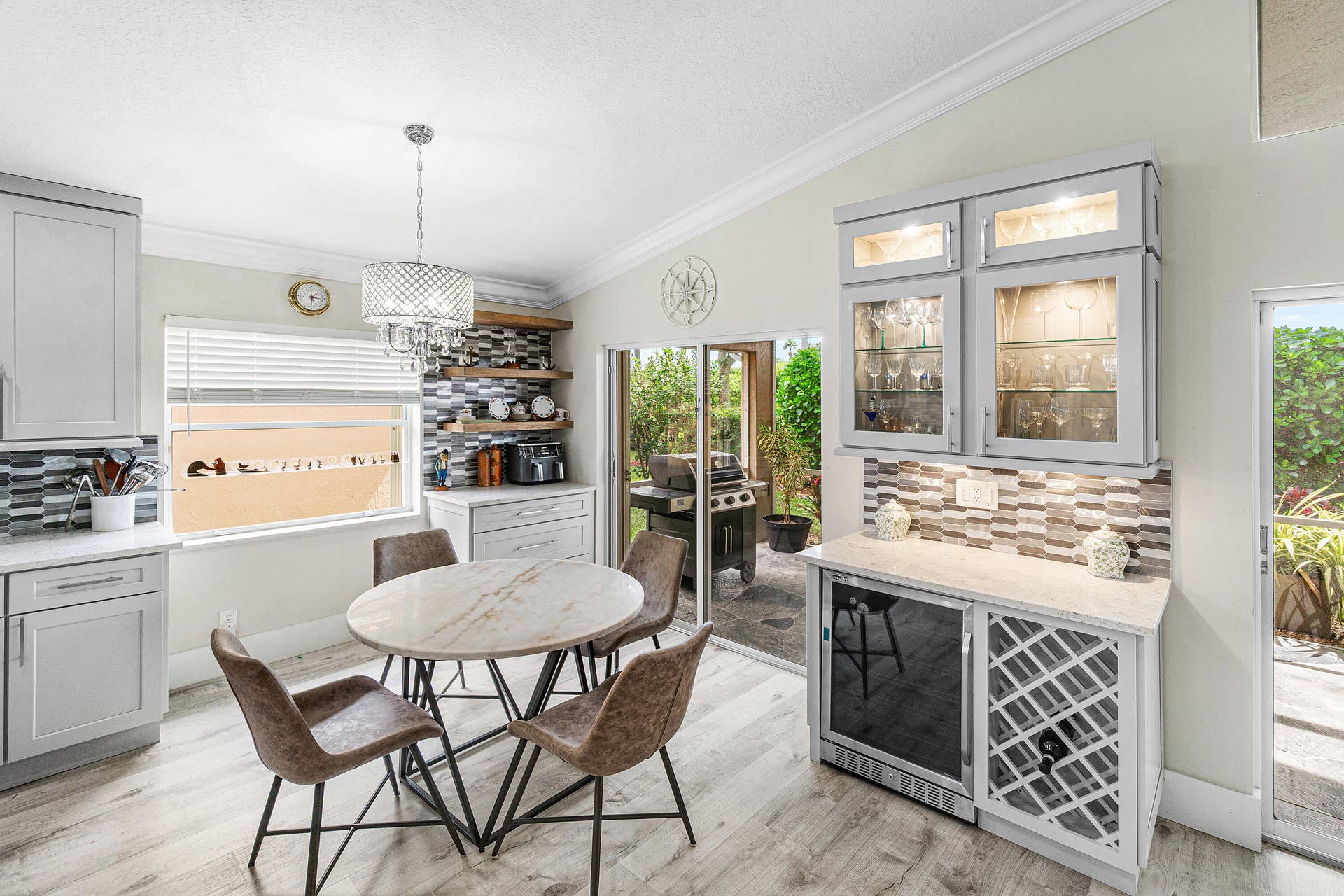 Eat in Kitchen