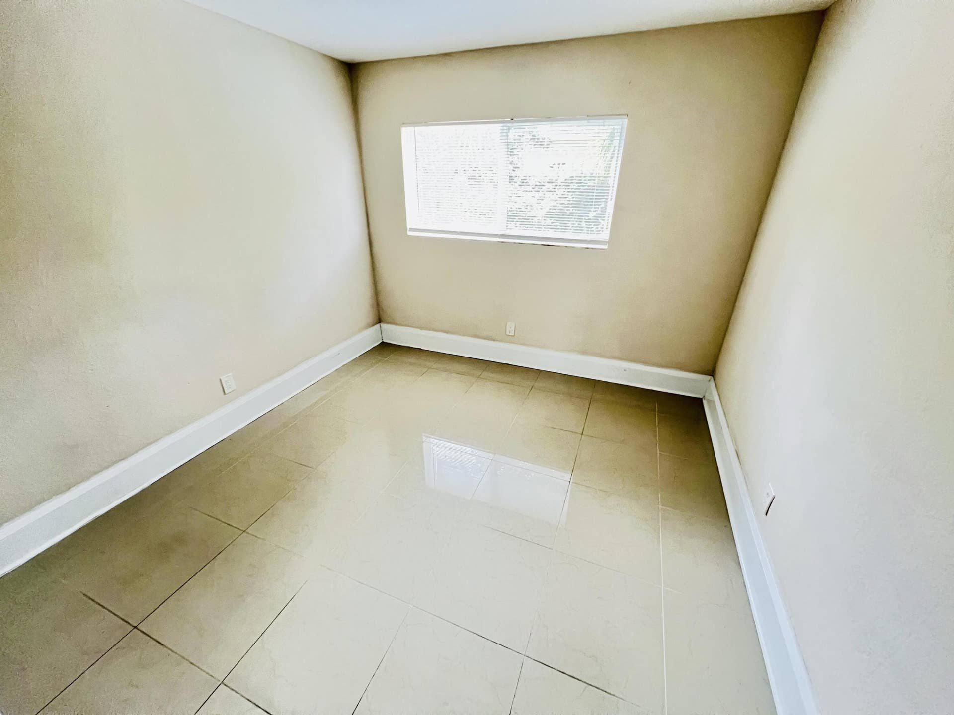 441 NW 7TH, #1, Fort Lauderdale, FL 33311 IMG_5215