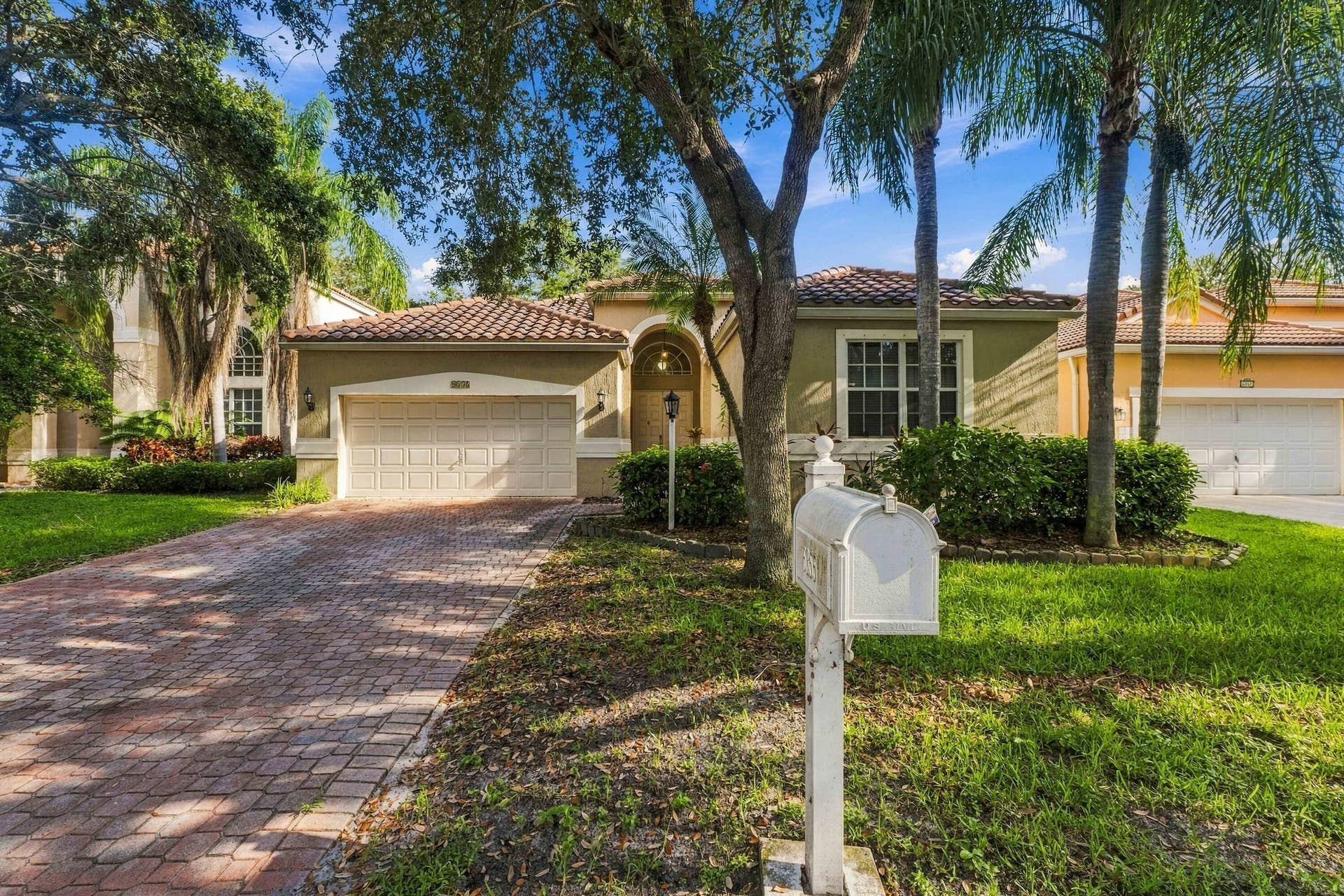 6355 NW 80th Dr_002