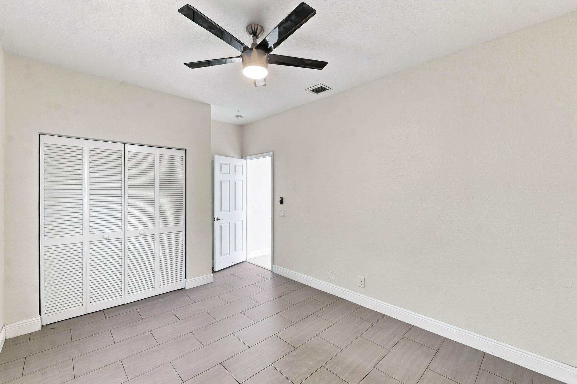 6355 NW 80th Dr_006