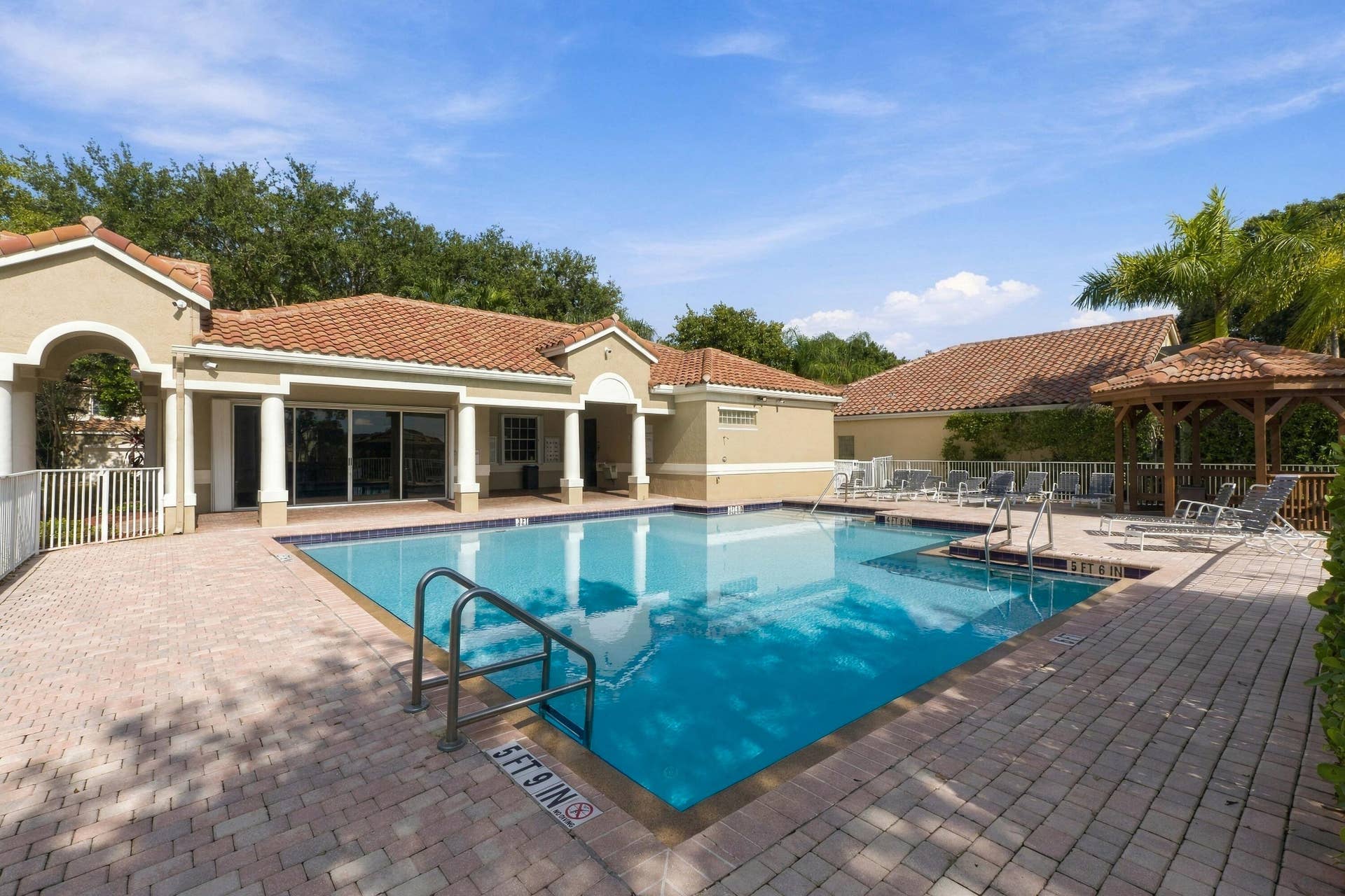 6355 NW 80th Dr_042