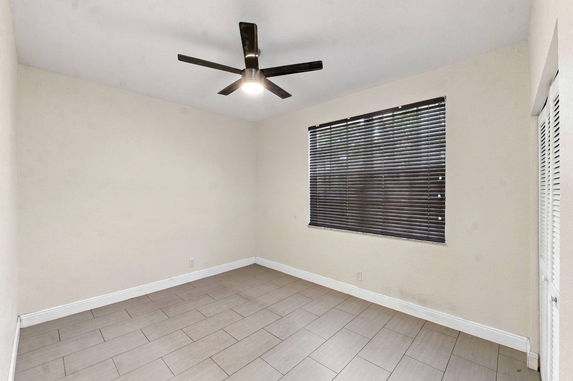6355 NW 80th Dr_007