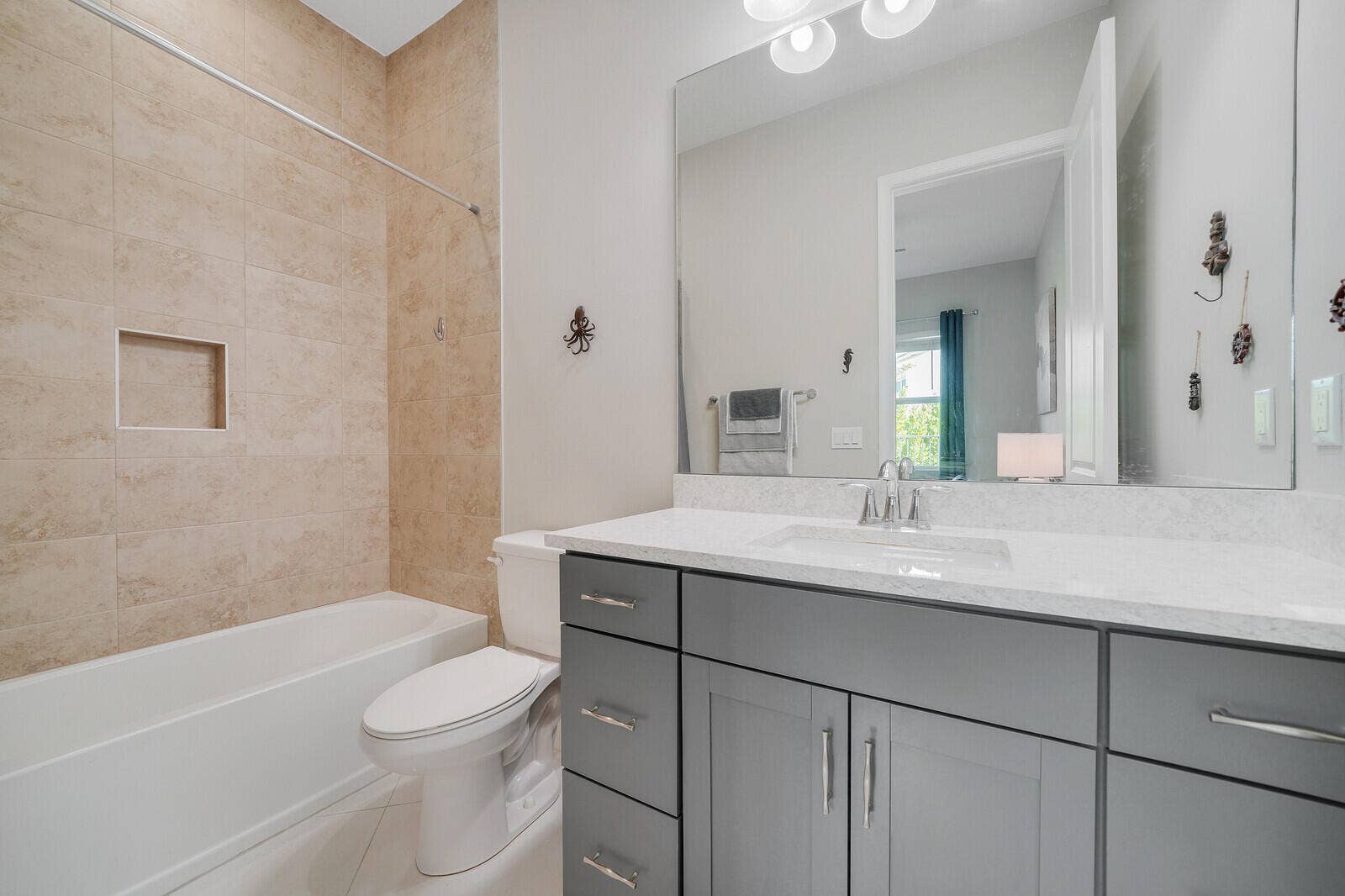 Ensuite Bathroom 3