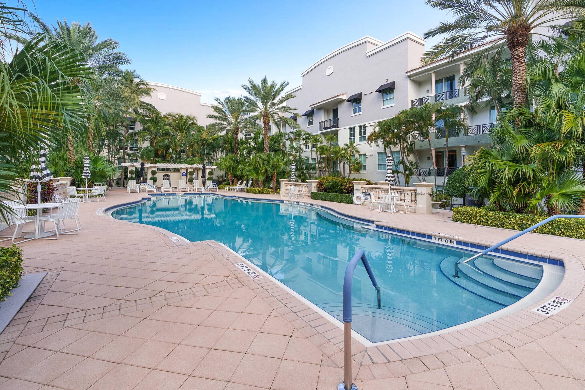 600 S DIXIE Highway, #544, West Palm Beach, West Palm Beach, FL 33401 Pool