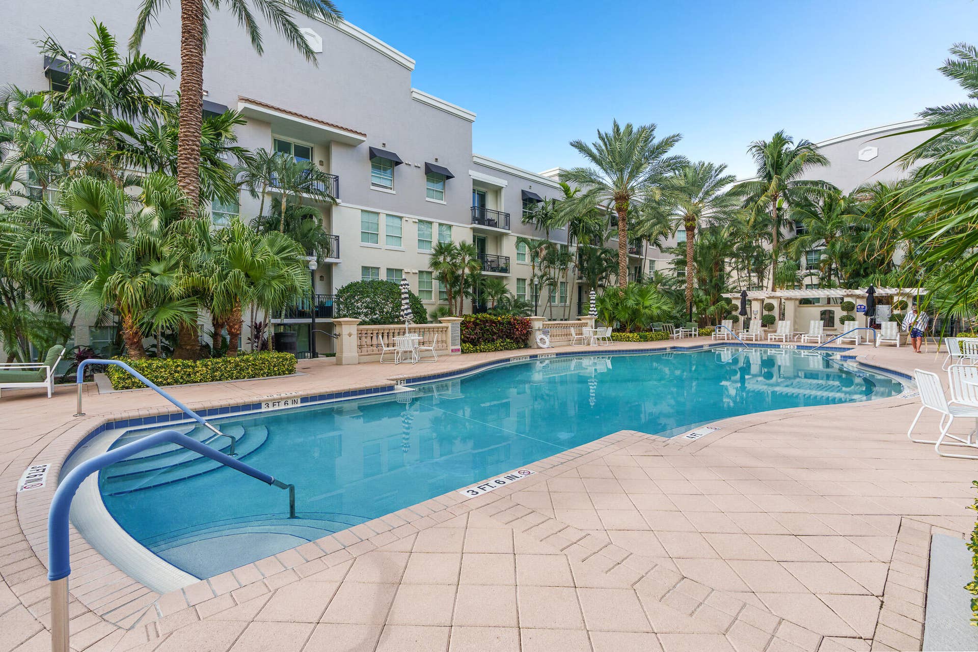 600 S DIXIE Highway, #544, West Palm Beach, West Palm Beach, FL 33401 Pool