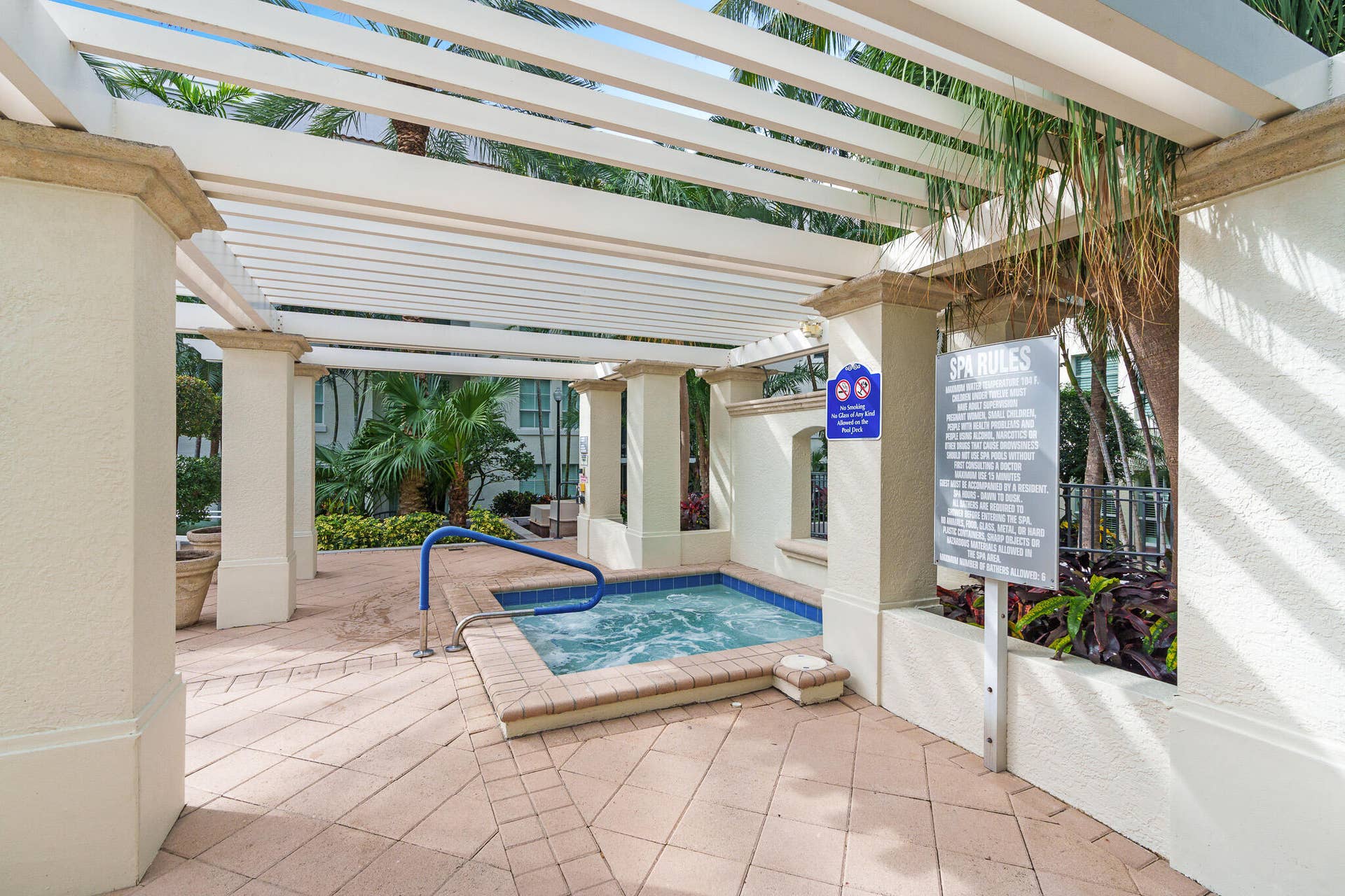 600 S DIXIE Highway, #544, West Palm Beach, West Palm Beach, FL 33401 Hot Tub