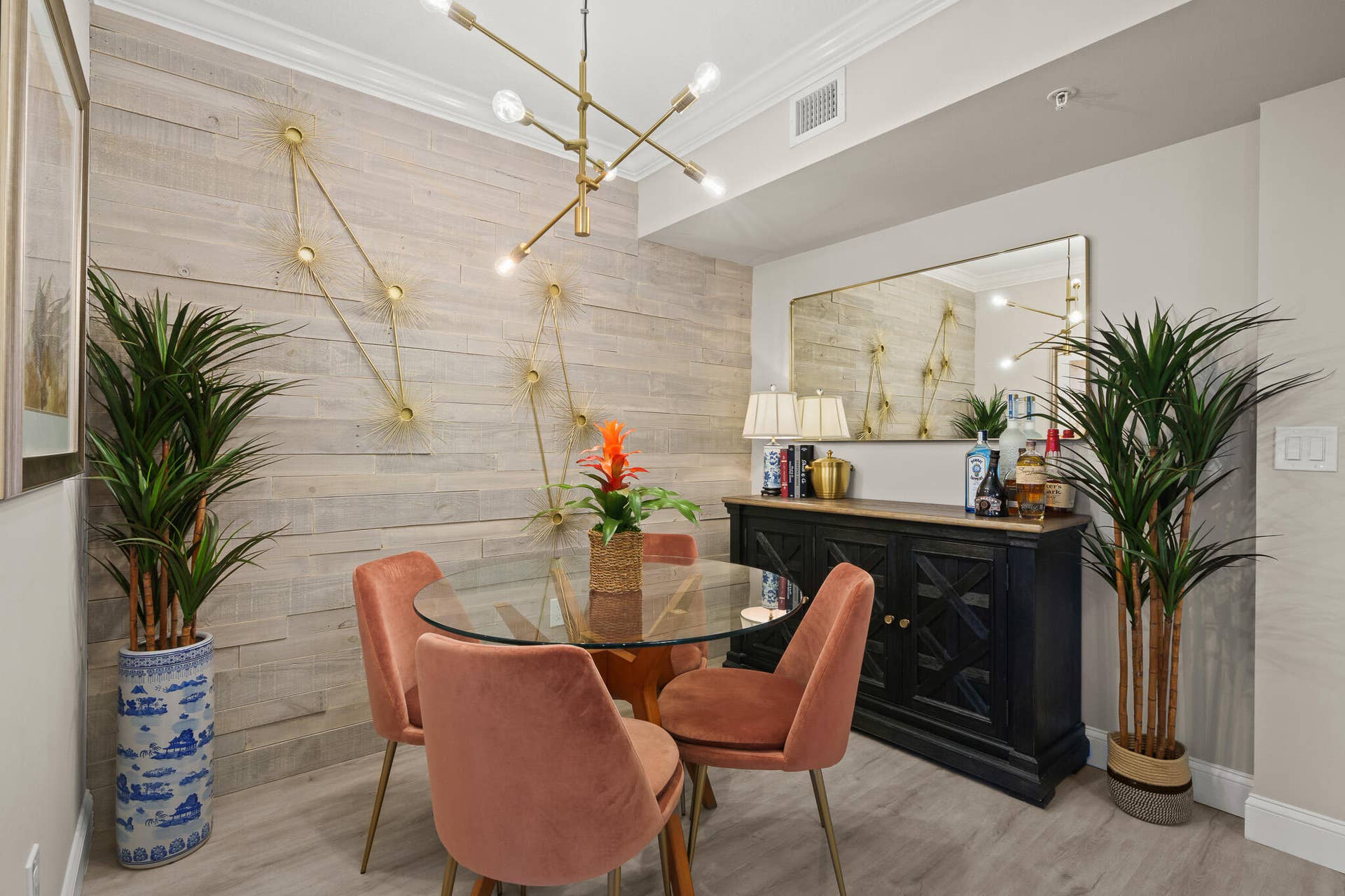 600 S DIXIE Highway, #544, West Palm Beach, West Palm Beach, FL 33401 Dining Area