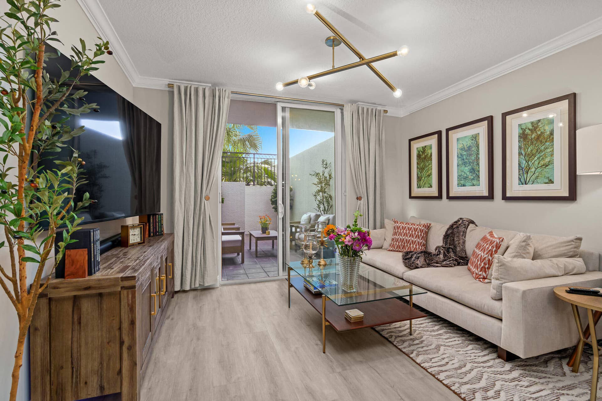 600 S DIXIE Highway, #544, West Palm Beach, West Palm Beach, FL 33401 Living Room