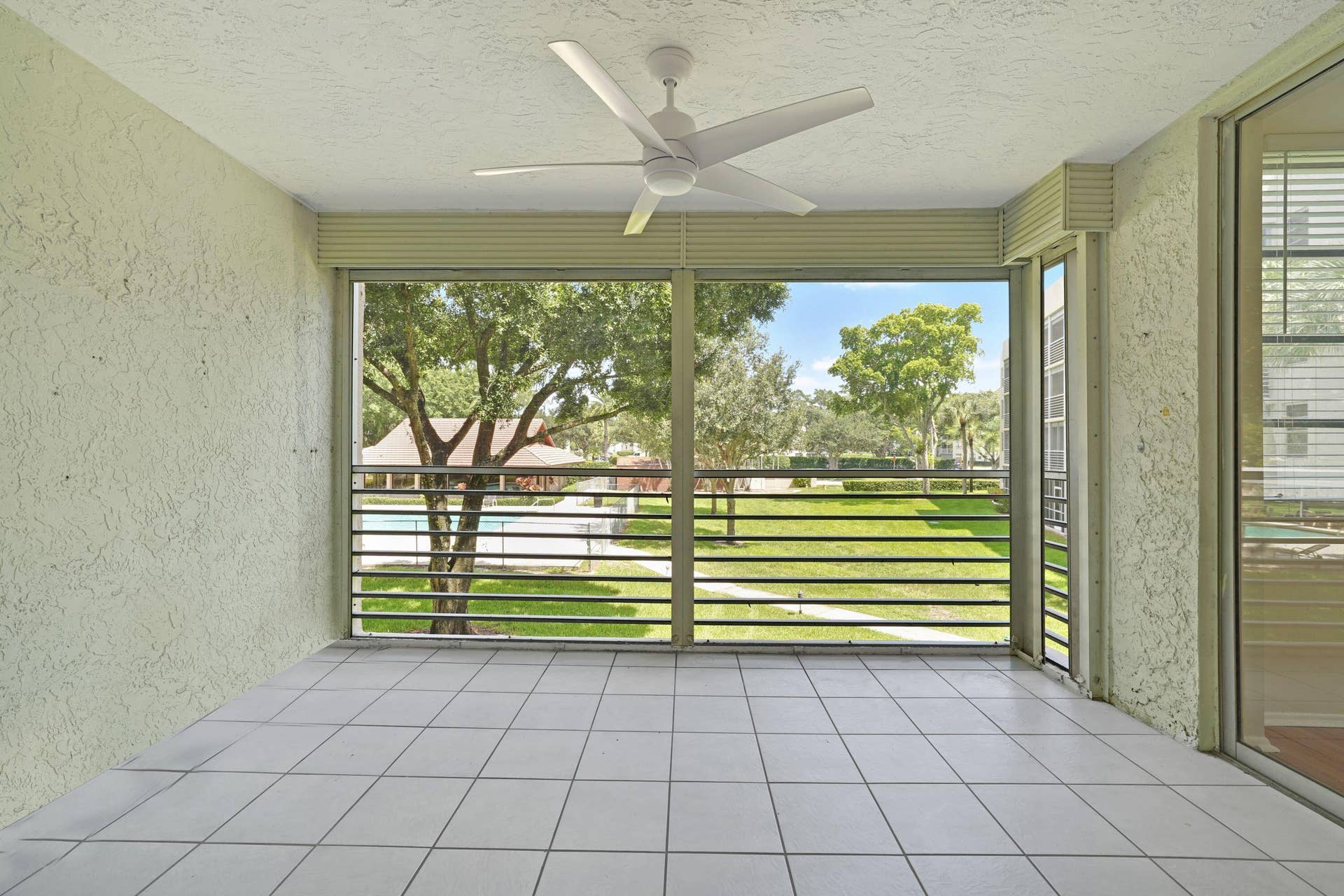 1900 SABAL PALM Drive, #205, Davie, FL 33324 Full-sized covered terrace