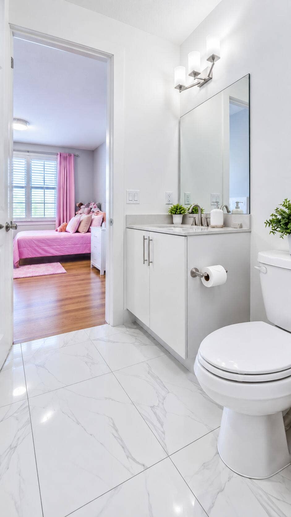 20050 Hirono Lane, Boca Raton, FL 33434 Bath 2 En-Suite