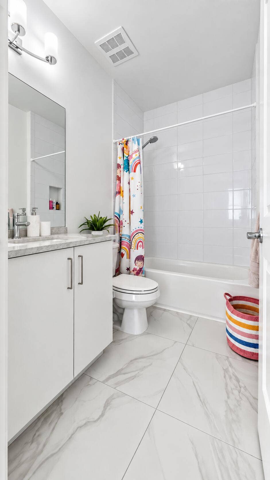 20050 Hirono Lane, Boca Raton, FL 33434 Bath 2 En-Suite