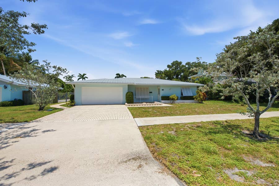 Property photo for 916 EVERGREEN Drive, North Palm Beach, FL