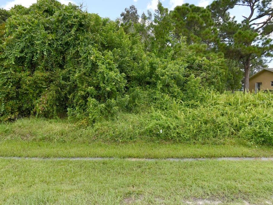 Property photo for 139 NW BYRON Street, Port St Lucie, FL