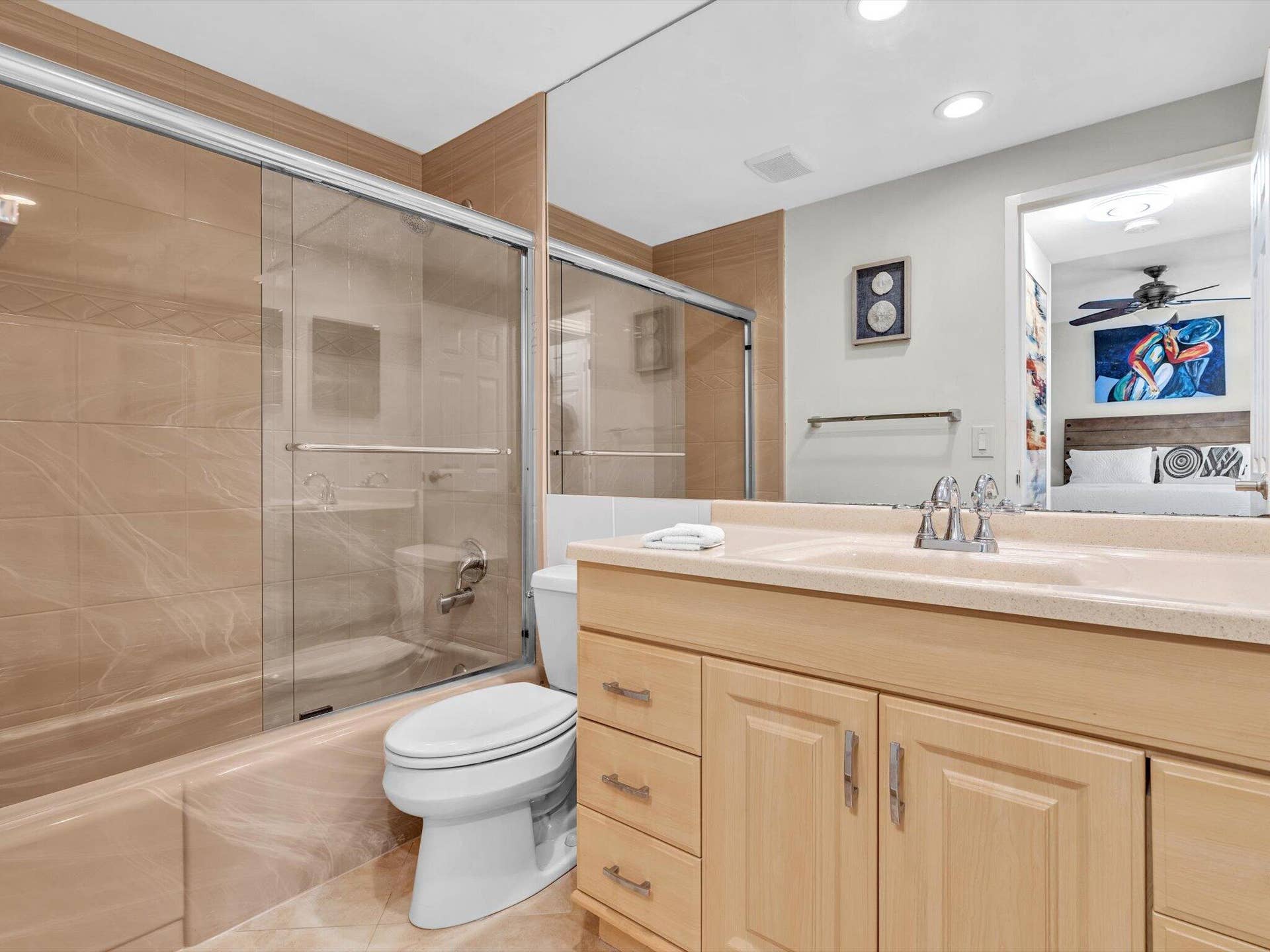 2dn bathroom with tub
