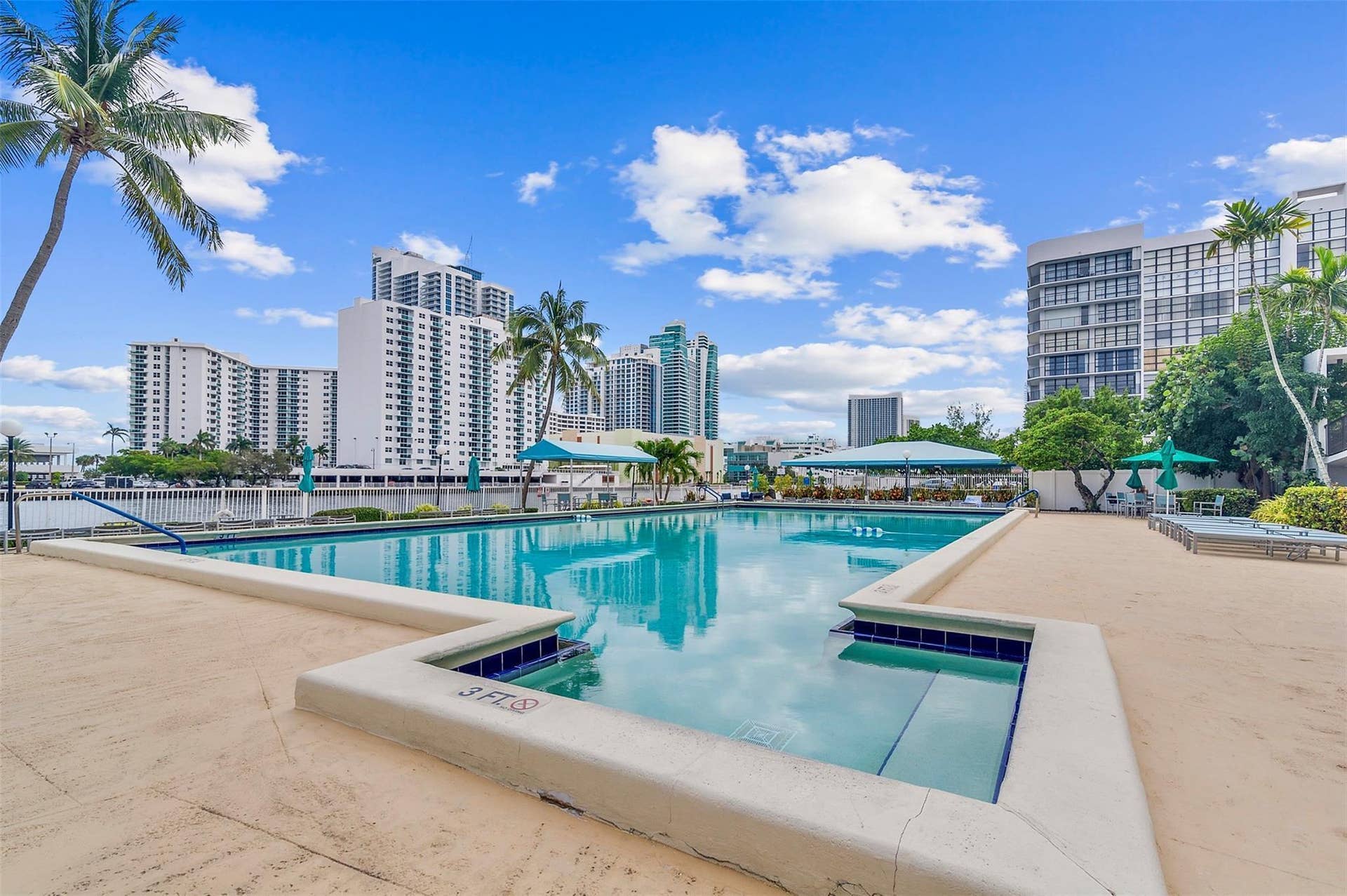 800 PARKVIEW Drive, #317, Hallandale Beach, Hallandale Beach, FL 33009 Copia de 4