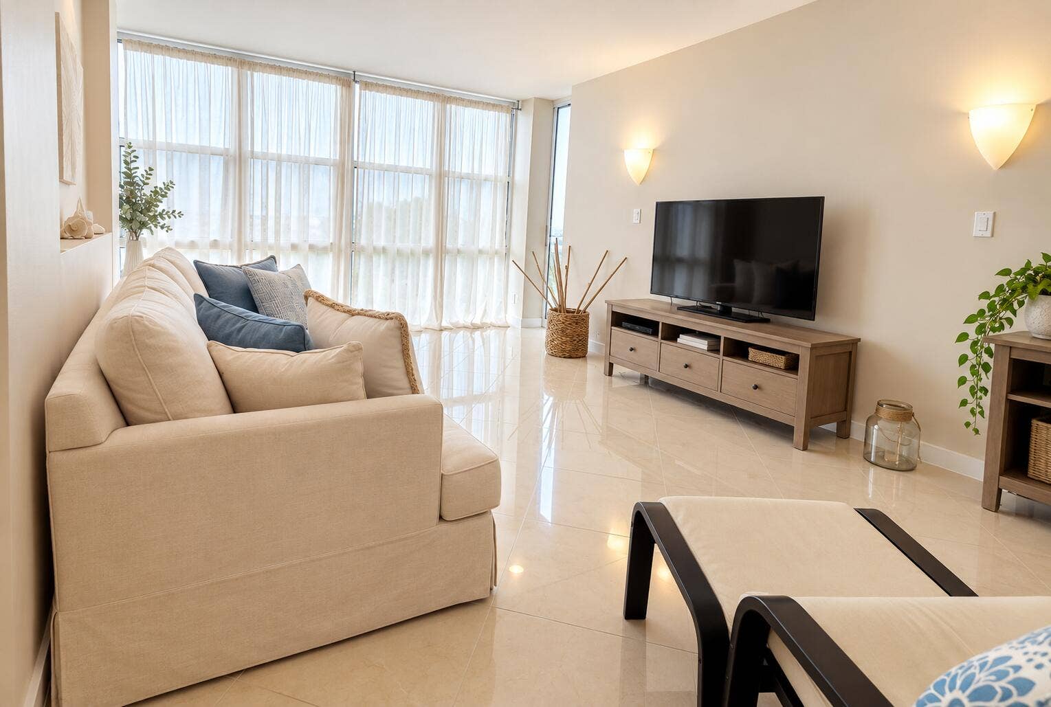 800 PARKVIEW Drive, #317, Hallandale Beach, Hallandale Beach, FL 33009 5168