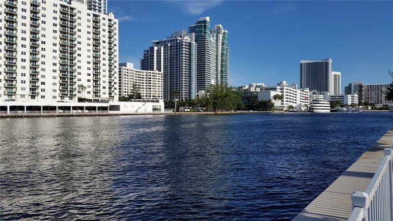 800 PARKVIEW Drive, #317, Hallandale Beach, Hallandale Beach, FL 33009 Photo 4