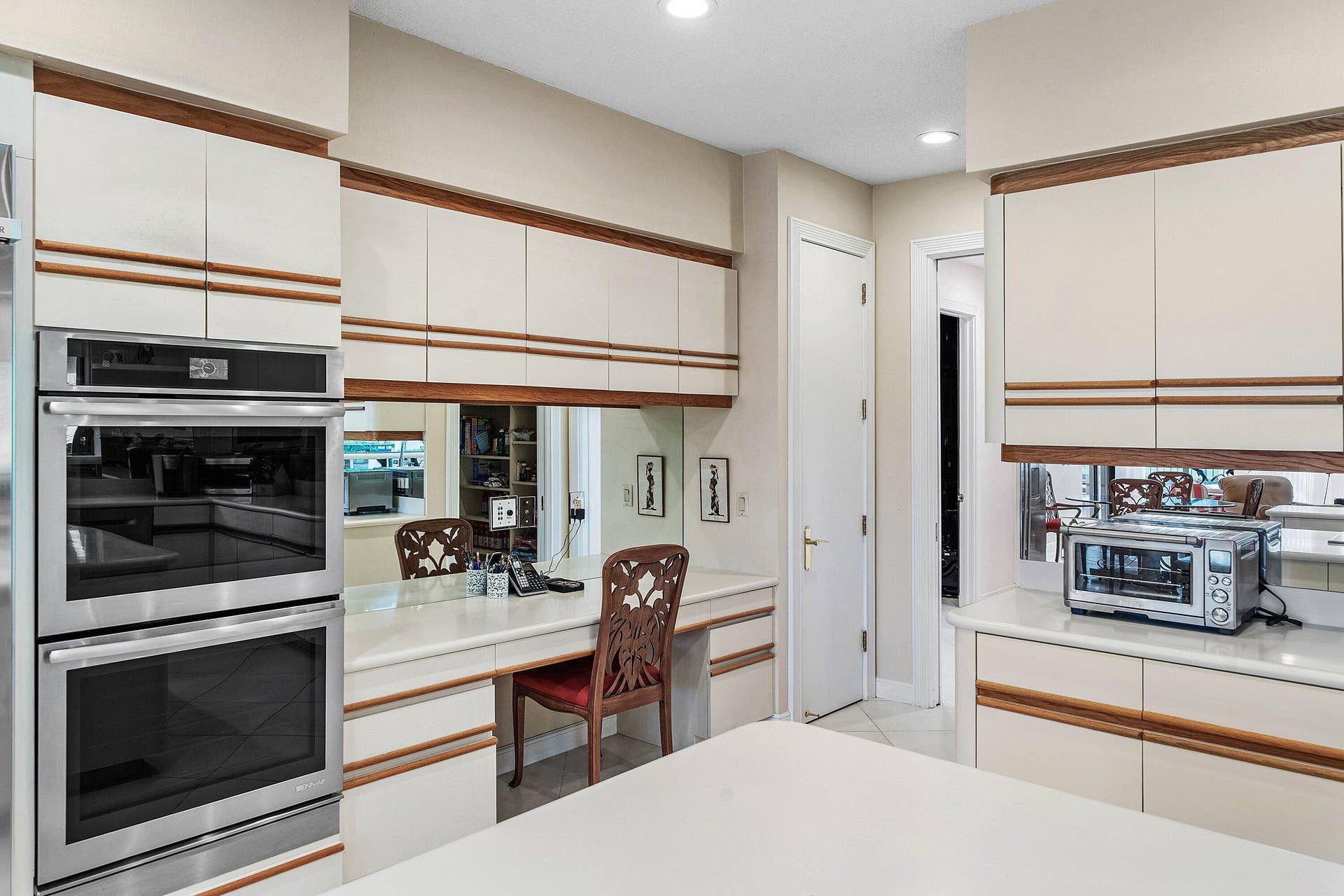 4364 KASSO Circle, Boca Raton, FL 33487 Kitchen with double eoven