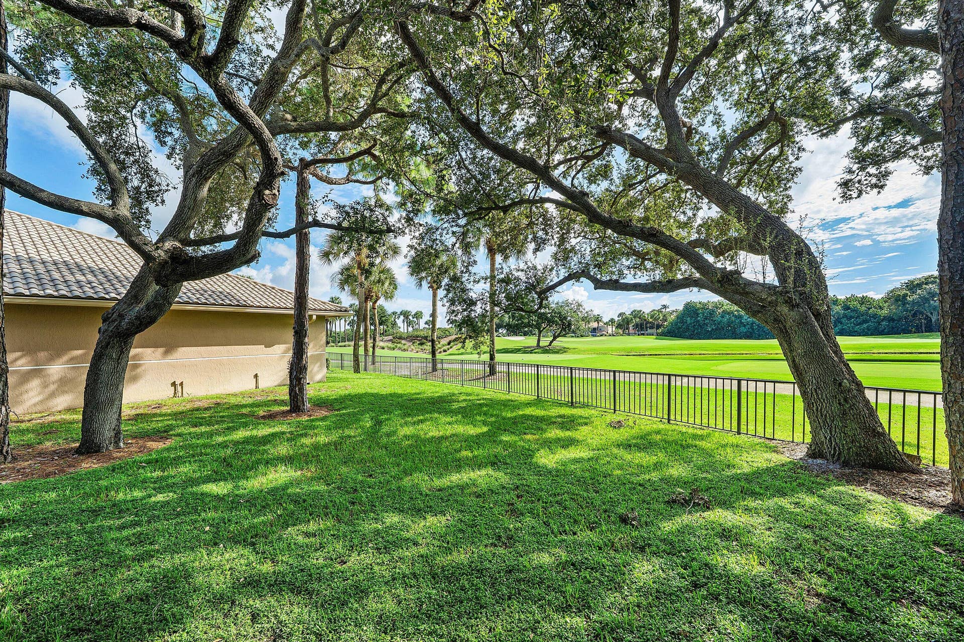 4364 KASSO Circle, Boca Raton, FL 33487 Side yard