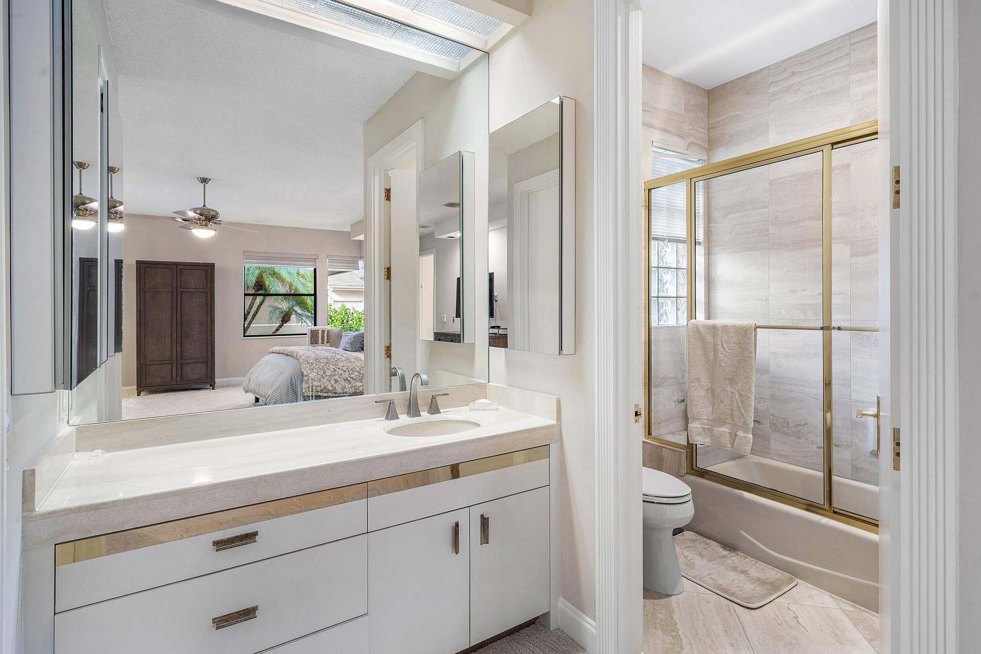 4364 KASSO Circle, Boca Raton, FL 33487 Guest bath 1