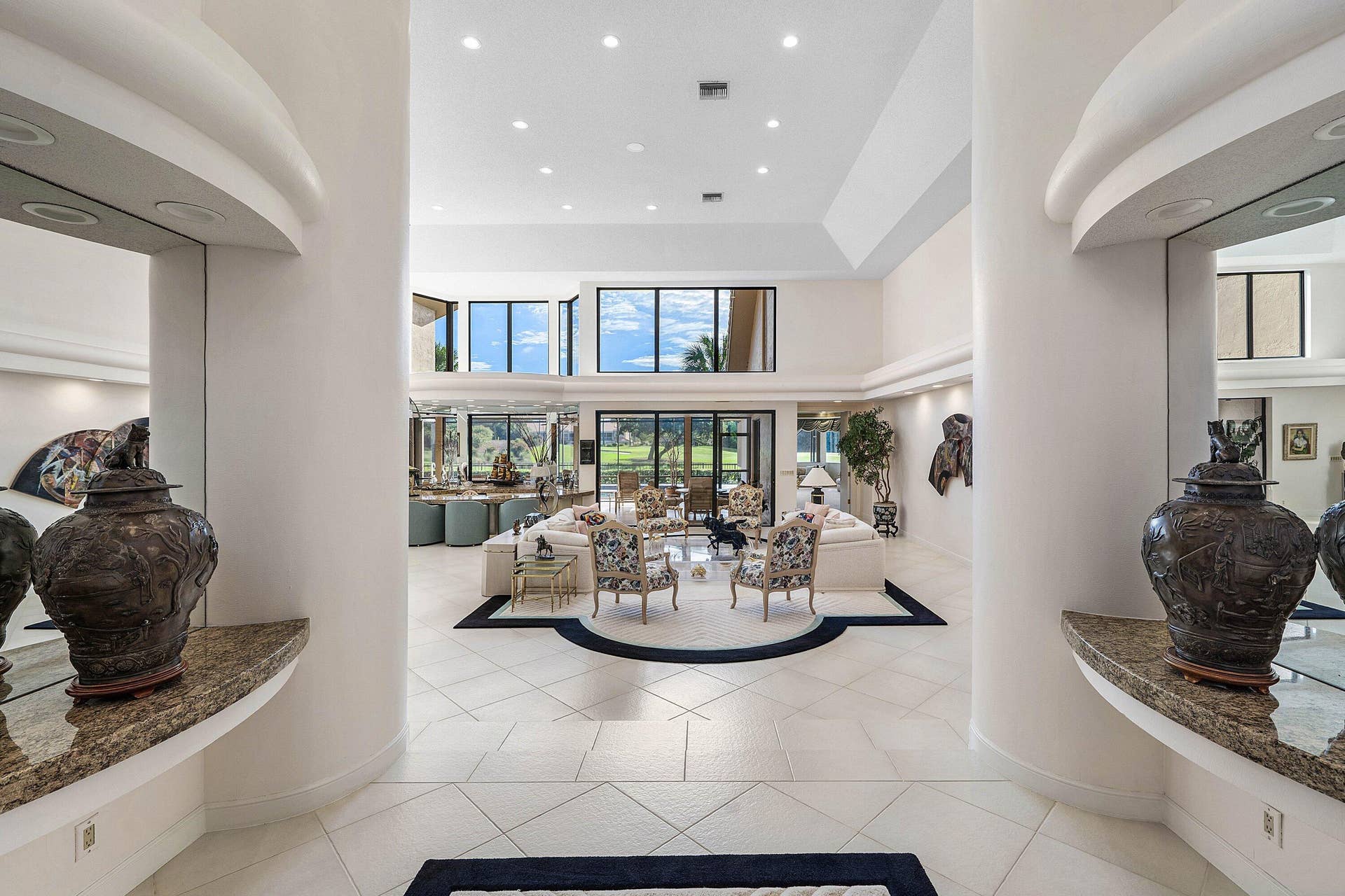4364 KASSO Circle, Boca Raton, FL 33487 Entry into living room