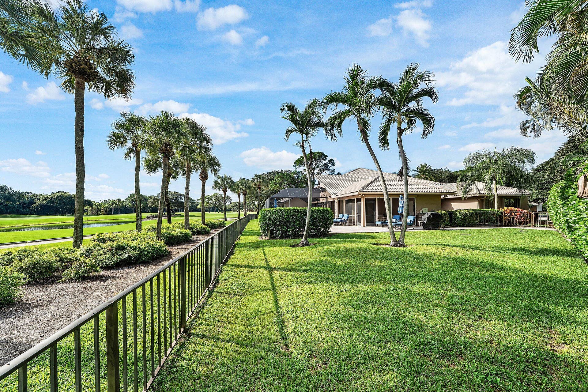 4364 KASSO Circle, Boca Raton, FL 33487 Side yard