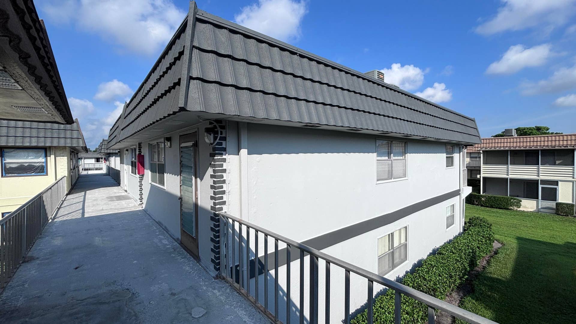 139 Front/Side Exterior