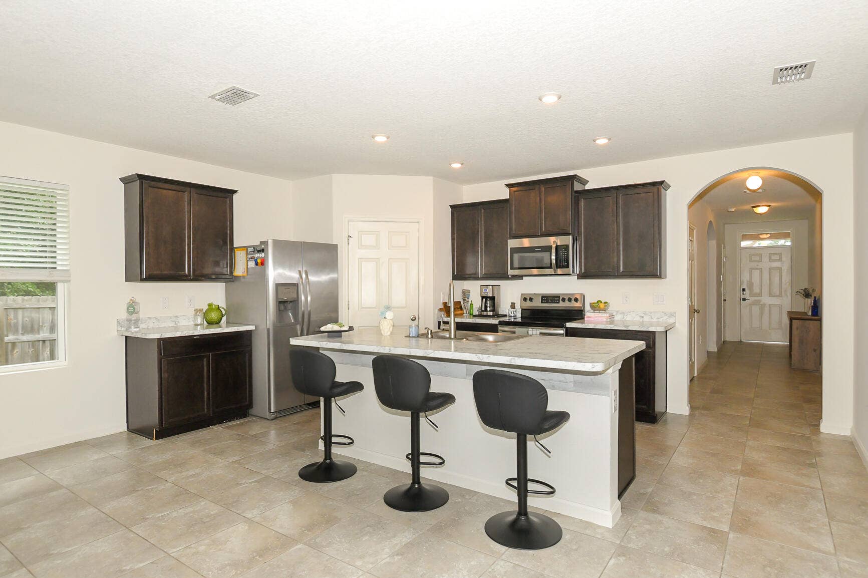 Kitchen Breakfast Bar