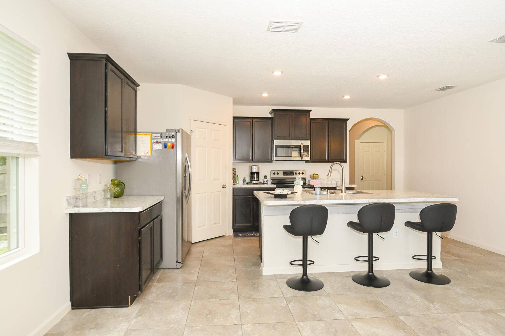 Breakfast Bar Kitchen area