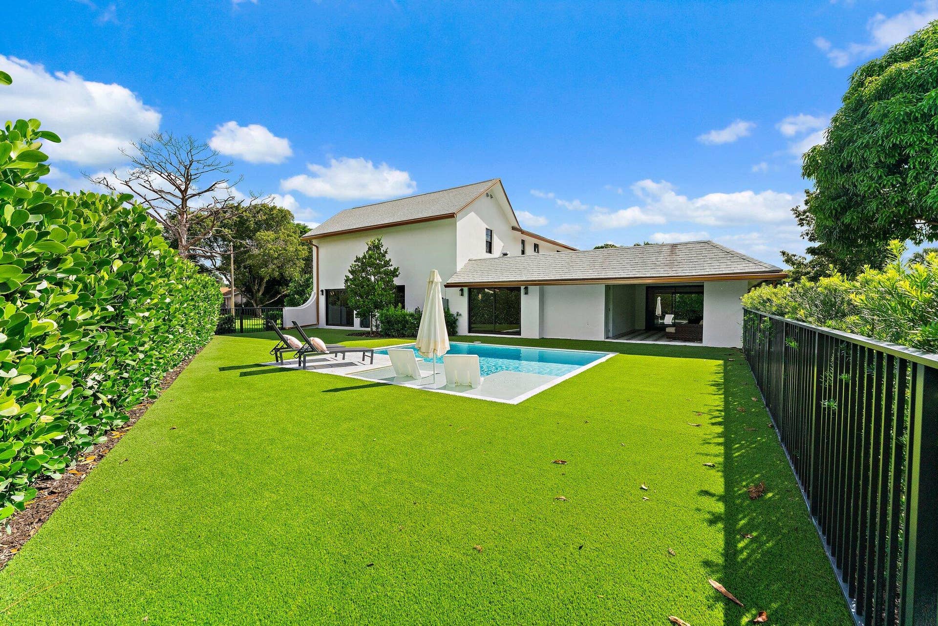 4456 HICKORY Drive, Palm Beach Gardens, FL 33418 Pool & Side Yard
