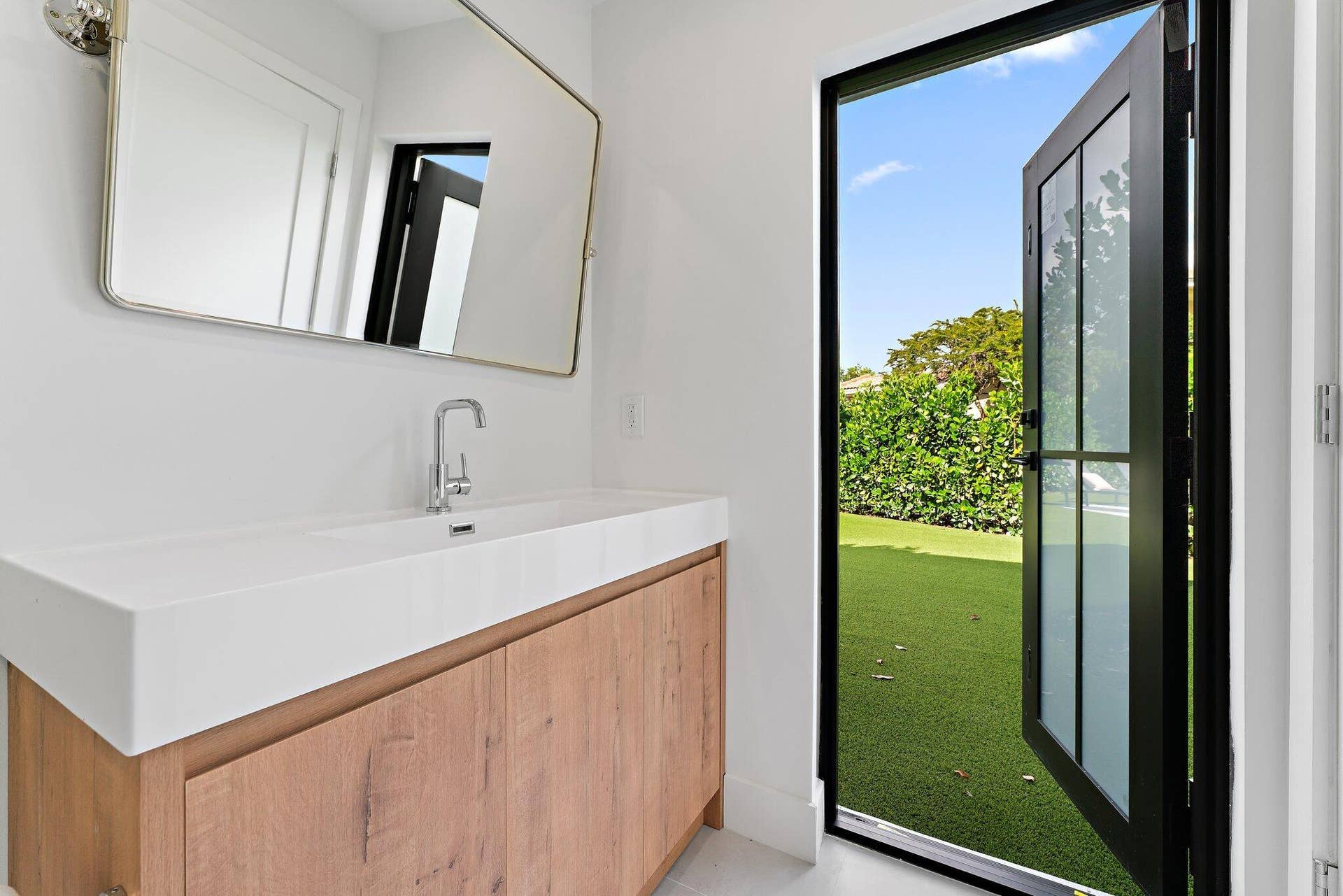4456 HICKORY Drive, Palm Beach Gardens, FL 33418 Cabana Bath