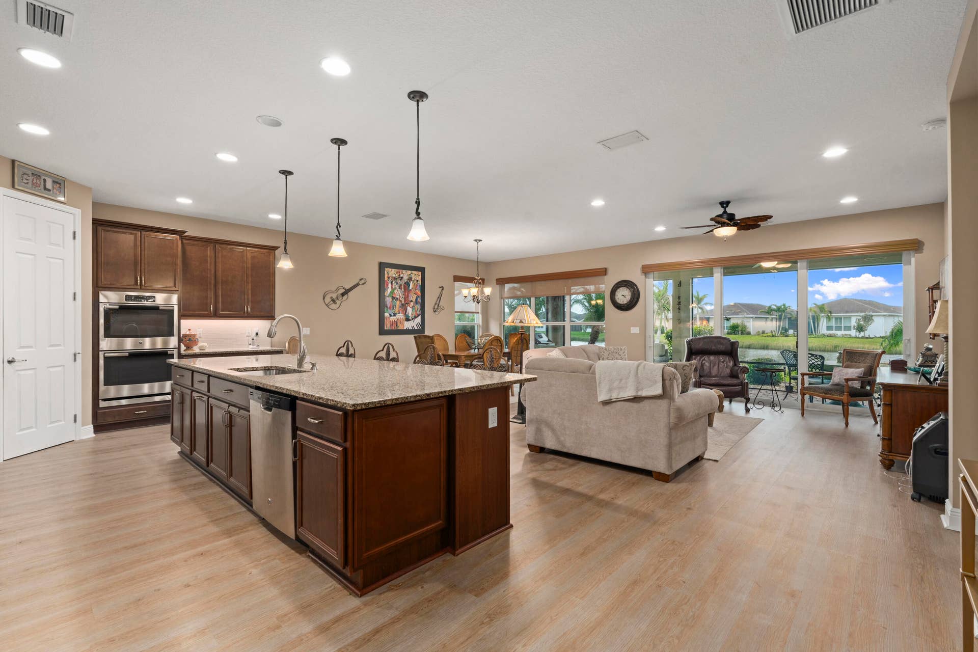 Open Living Area w/ 10' Ceilings